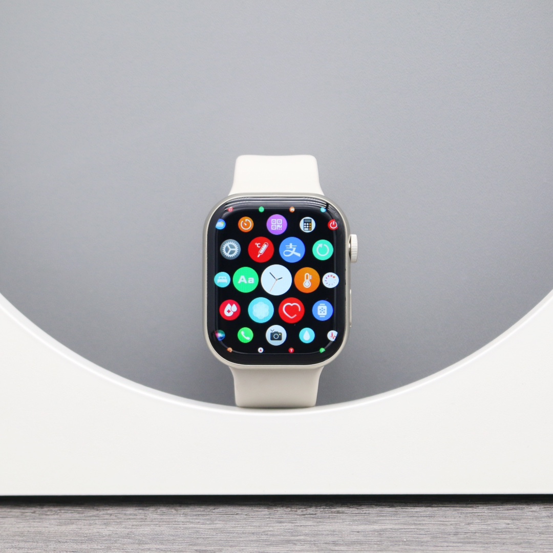 💰210
苹果Apple Watch Series9智能运动手表
原版1:1定制开模 开机带Logo
#带序列号 官网可查💯
2.02寸OLED全新3D曲面屏485*520超高清分辨率
进口芯片 操作丝滑流畅💯
主要功能:
离线支付、消息同步提醒、支持绑定微信 QQ 脸书 推特等社交二维码 心率 血压 血氧 心电图 女生生理期 体温 天气 指南针 计算器 语音助手 计步 呼吸训练 睡眠检测等超多功能……
100➕运动模式✔️
超低功耗 2-3天超长续航 无线充电🔋
#IP68级防水
#多国语言 支持贸易出口
✅兼容 iOS、Android、HarmonyOS 三种系统
配置清单:原版苹果包装➕手表➕表带➕无线充电器➕说明书
售后:屏幕膜不撕可退换 6个月内有任何质量问题可保修!
表盘尺寸:45mm
颜色:黑色 银色