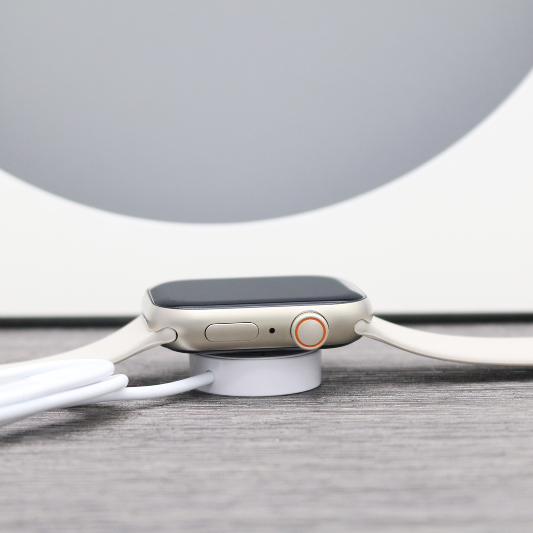 💰210
苹果Apple Watch Series9智能运动手表
原版1:1定制开模 开机带Logo
#带序列号 官网可查💯
2.02寸OLED全新3D曲面屏485*520超高清分辨率
进口芯片 操作丝滑流畅💯
主要功能:
离线支付、消息同步提醒、支持绑定微信 QQ 脸书 推特等社交二维码 心率 血压 血氧 心电图 女生生理期 体温 天气 指南针 计算器 语音助手 计步 呼吸训练 睡眠检测等超多功能……
100➕运动模式✔️
超低功耗 2-3天超长续航 无线充电🔋
#IP68级防水
#多国语言 支持贸易出口
✅兼容 iOS、Android、HarmonyOS 三种系统
配置清单:原版苹果包装➕手表➕表带➕无线充电器➕说明书
售后:屏幕膜不撕可退换 6个月内有任何质量问题可保修!
表盘尺寸:45mm
颜色:黑色 银色