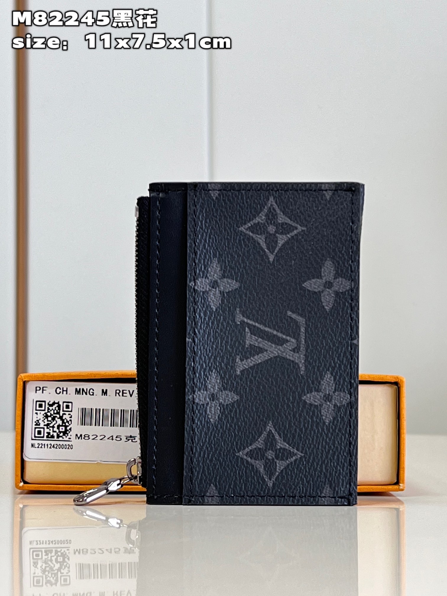 NO:400101,[Exclusive real photo M82245 black flower] This Coin card holder is Monogram pattern, which includes a zipper change compartment and a front card mezzanine in a compact configuration, which can easily be put into the pocket. Detailed features 11.3 x 7.5 x 1 cm (length x height x width) C.,LV [original leather],louis vuitton19860909【独家实拍 M82245黑花】本款 Coin 卡夹为 Monogram 图案,以紧凑构型囊括拉链零钱隔层和正面卡片夹层,可轻松收入口袋.详细特征11.3 x 7.5 x 1厘米(长度 x 高 x 宽) C.,LV【原厂皮】,louis vuitton,Bag