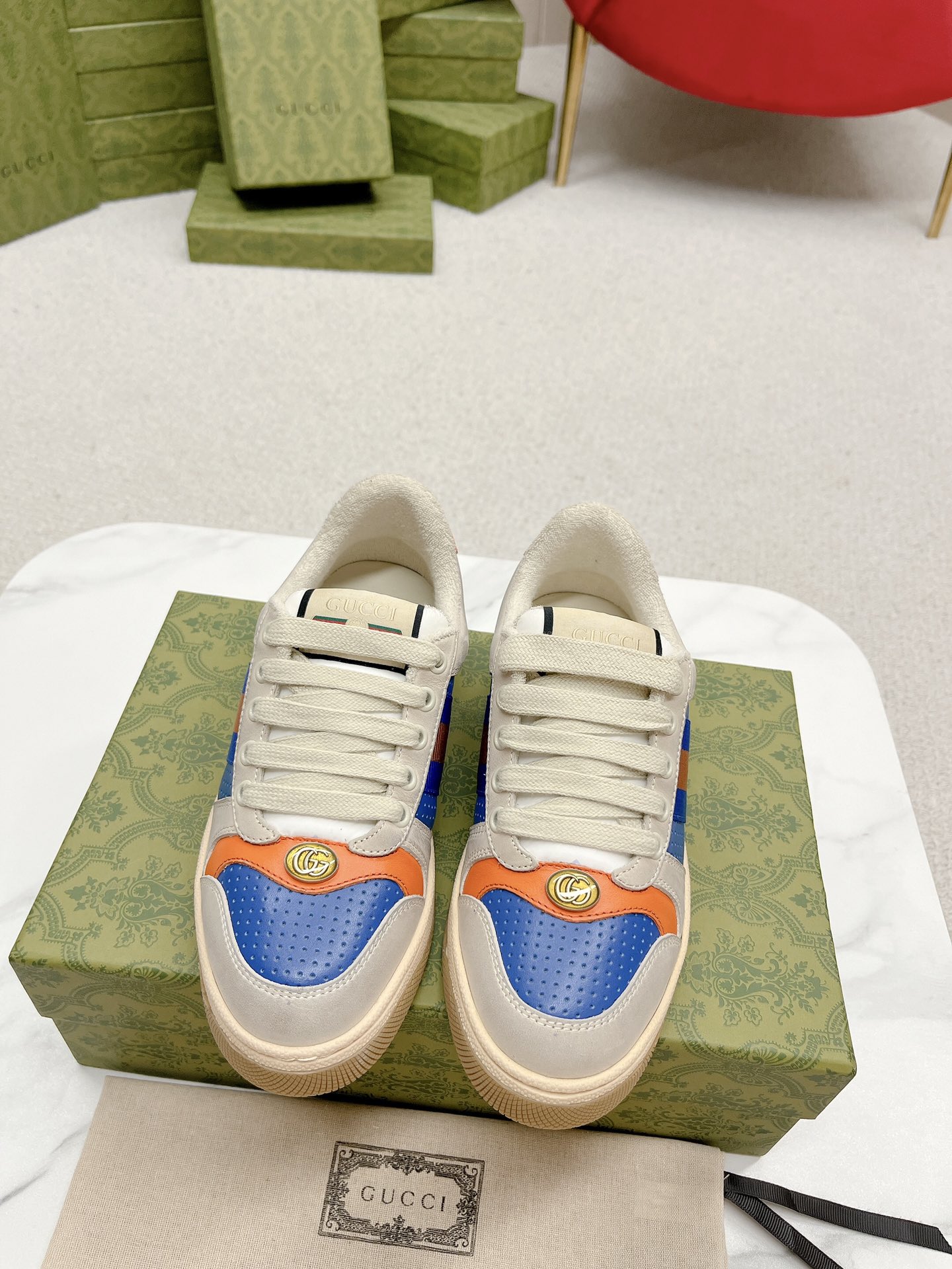 NO:166999,Female, Male Gucci———— Purchase version GG series of old dirty shoes - hot products are coming!  Nine out of ten to ten, you must get the money in stock!  Spot goods!  Spot goods!  New colors are added - the ultimate version of the market!  Buy the original version to develop... Fabric Material, Outsole, Compare the details at will!  Open molded Swarovski is a one-to-one replica diamond chain... Metal cherry pendant... Metal double G crystal cylindrical mark... Gucci original customized narrow webbing... Super flash series - flash diamond chain. Cherry decoration can be detached, one to two, and it highlights personality. Exclusive colored cowhide fabric. Handmade and old is very textured and has a sense of high-end!  The workmanship details can be reflected, and no one line is missing. The original towel cloth is delicate, soft, more comfortable and breathable, private molded steel stamped two-color original TPU sole (the lower layer is wide, the upper layer is narrow) matching packaging size women 35-40 men 39-44 (female 41 men 45 customized), casual shoes/sports shoes, gucci, swarovski, sneakers, cowhide19860909女 男 Gucci————代购版本 GG系列做旧小脏鞋-爆款来袭！ 十转九卖必上款 现货！现货！现货！新色加推-市场终极版本！ 购原版开发….面料 材质 大底 细节任意对比！ 开模施华洛世奇一比一精复刻水钻链.....金属樱桃吊坠……金属双G水晶圆柱形标……Gucci原版定制窄织带…… 超闪系列—闪钻链.樱桃装饰可拆卸,一变二任意搭配,彰扬个性 专属擦色牛皮面料.手工做旧非常有质感,自带高级感！ 做工细节图可体现,不放过一条线. 原版毛巾布里细腻柔软更舒适透气,私模钢印双色原版TPU大底(下层宽,上层窄) 配套包装 码数女35-40 男39-44（女41 男45 定制）,休闲鞋/运动鞋,gucci,swarovski,sneakers,cowhide,Women's Shoes