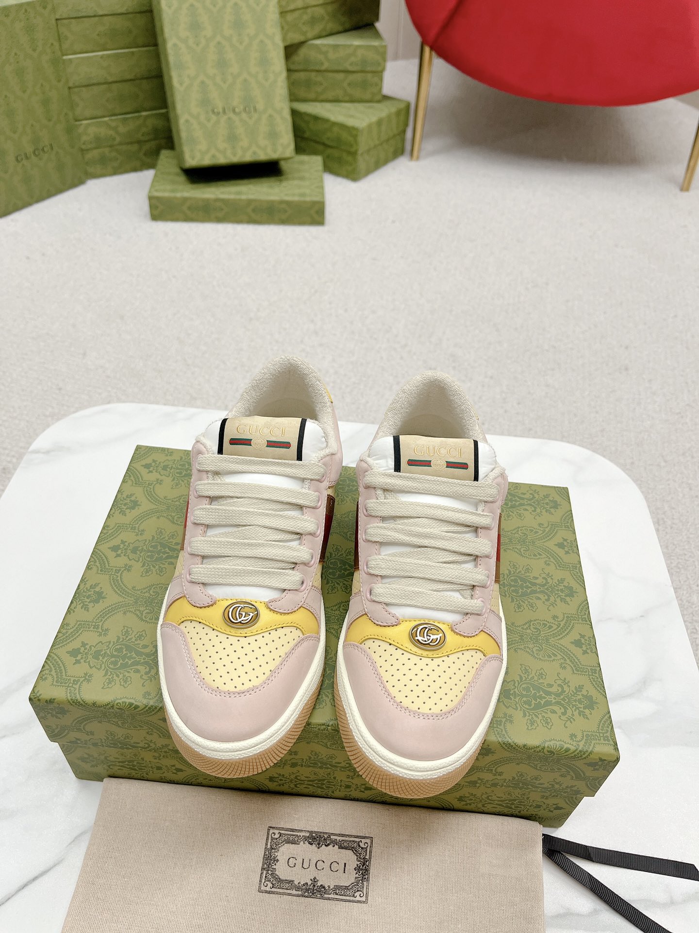 NO:167001,Women Gucci———— Purchase version GG series of old dirty shoes - hot products are coming!  Nine out of ten to ten, you must get the money in stock!  Spot goods!  Spot goods!  New colors are added - the ultimate version of the market!  Buy the original version to develop... Fabric Material, Outsole, Compare the details at will!  Open molded Swarovski is a one-to-one replica diamond chain... Metal cherry pendant... Metal double G crystal cylindrical mark... Gucci original customized narrow webbing... Super flash series - flash diamond chain. Cherry decoration can be detached, one to two, and it highlights personality. Exclusive colored cowhide fabric. Handmade and old is very textured and has a sense of high-end!  The workmanship details can be reflected, and no one line is missed. The original towel cloth is delicate, soft, more comfortable and breathable, private molded steel stamped two-color original TPU sole (the lower layer is wide, the upper layer is narrow) matching packaging size 35-40 (women 41 customized), casual shoes/sports shoes, gucci, swarovski, sneakers, cowhide19860909女 Gucci————代购版本 GG系列做旧小脏鞋-爆款来袭！ 十转九卖必上款 现货！现货！现货！新色加推-市场终极版本！ 购原版开发….面料 材质 大底 细节任意对比！ 开模施华洛世奇一比一精复刻水钻链.....金属樱桃吊坠……金属双G水晶圆柱形标……Gucci原版定制窄织带…… 超闪系列—闪钻链.樱桃装饰可拆卸,一变二任意搭配,彰扬个性 专属擦色牛皮面料.手工做旧非常有质感,自带高级感！ 做工细节图可体现,不放过一条线. 原版毛巾布里细腻柔软更舒适透气,私模钢印双色原版TPU大底(下层宽,上层窄) 配套包装 码数女35-40（女41 定制）,休闲鞋/运动鞋,gucci,swarovski,sneakers,cowhide,Women's Shoes