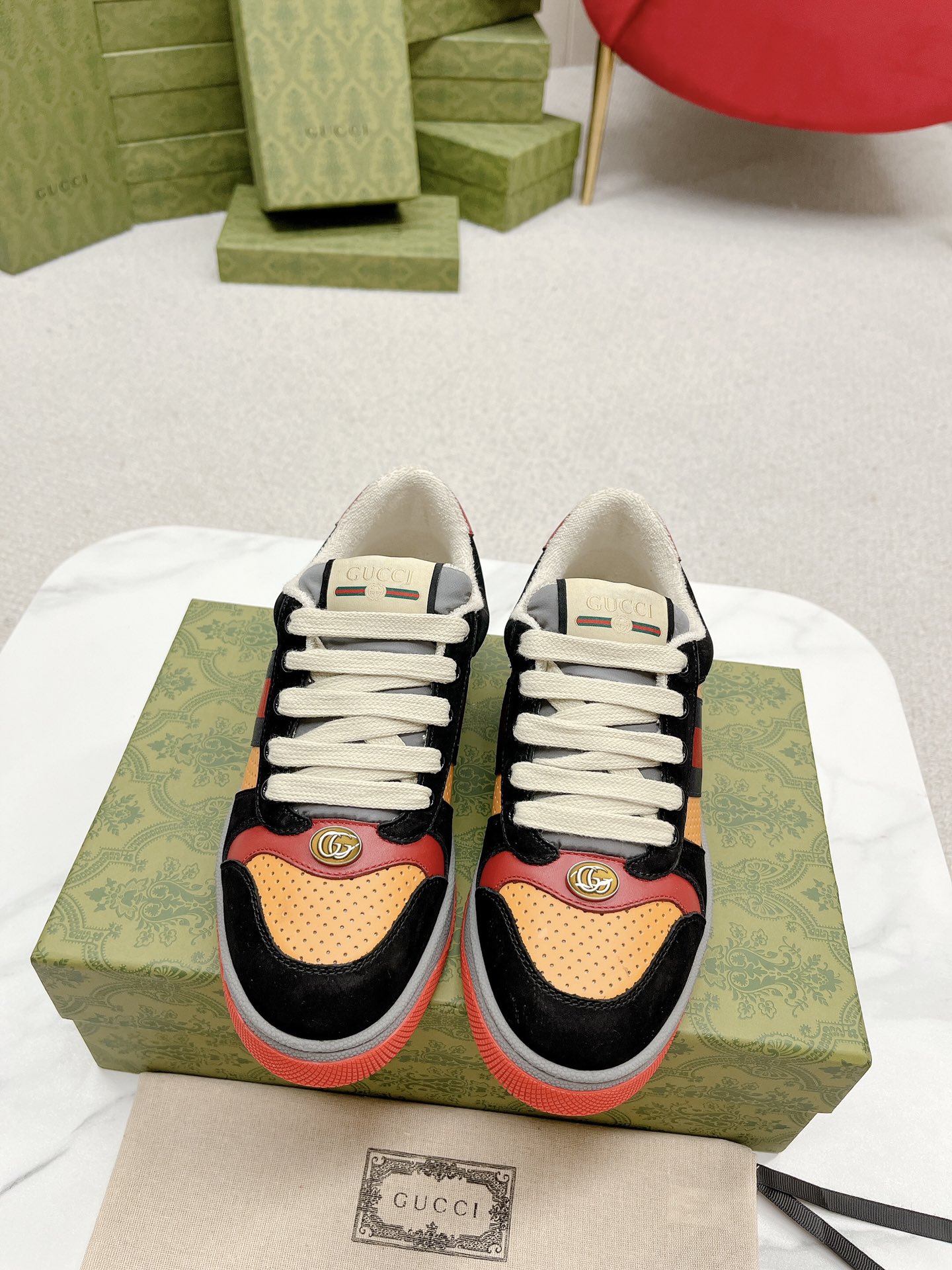 NO:166995,Female, Male Gucci———— Purchase version GG series of old dirty shoes - hot products are coming!  Nine out of ten to ten, you must get the money in stock!  Spot goods!  Spot goods!  New colors are added - the ultimate version of the market!  Buy the original version to develop... Fabric Material, Outsole, Compare the details at will!  Open molded Swarovski is a one-to-one replica diamond chain... Metal cherry pendant... Metal double G crystal cylindrical mark... Gucci original customized narrow webbing... Super flash series - flash diamond chain. Cherry decoration can be detached, one to two, and it highlights personality. Exclusive colored cowhide fabric. Handmade and old is very textured and has a sense of high-end!  The workmanship details can be reflected, and no one line is missing. The original towel cloth is delicate, soft, more comfortable and breathable, private molded steel stamped two-color original TPU sole (the lower layer is wide, the upper layer is narrow) matching packaging size women 35-40 men 39-44 (female 41 men 45 customized), casual shoes/sports shoes, gucci, swarovski, sneakers, cowhide19860909女 男 Gucci————代购版本 GG系列做旧小脏鞋-爆款来袭！ 十转九卖必上款 现货！现货！现货！新色加推-市场终极版本！ 购原版开发….面料 材质 大底 细节任意对比！ 开模施华洛世奇一比一精复刻水钻链.....金属樱桃吊坠……金属双G水晶圆柱形标……Gucci原版定制窄织带…… 超闪系列—闪钻链.樱桃装饰可拆卸,一变二任意搭配,彰扬个性 专属擦色牛皮面料.手工做旧非常有质感,自带高级感！ 做工细节图可体现,不放过一条线. 原版毛巾布里细腻柔软更舒适透气,私模钢印双色原版TPU大底(下层宽,上层窄) 配套包装 码数女35-40 男39-44（女41 男45 定制）,休闲鞋/运动鞋,gucci,swarovski,sneakers,cowhide,Women's Shoes