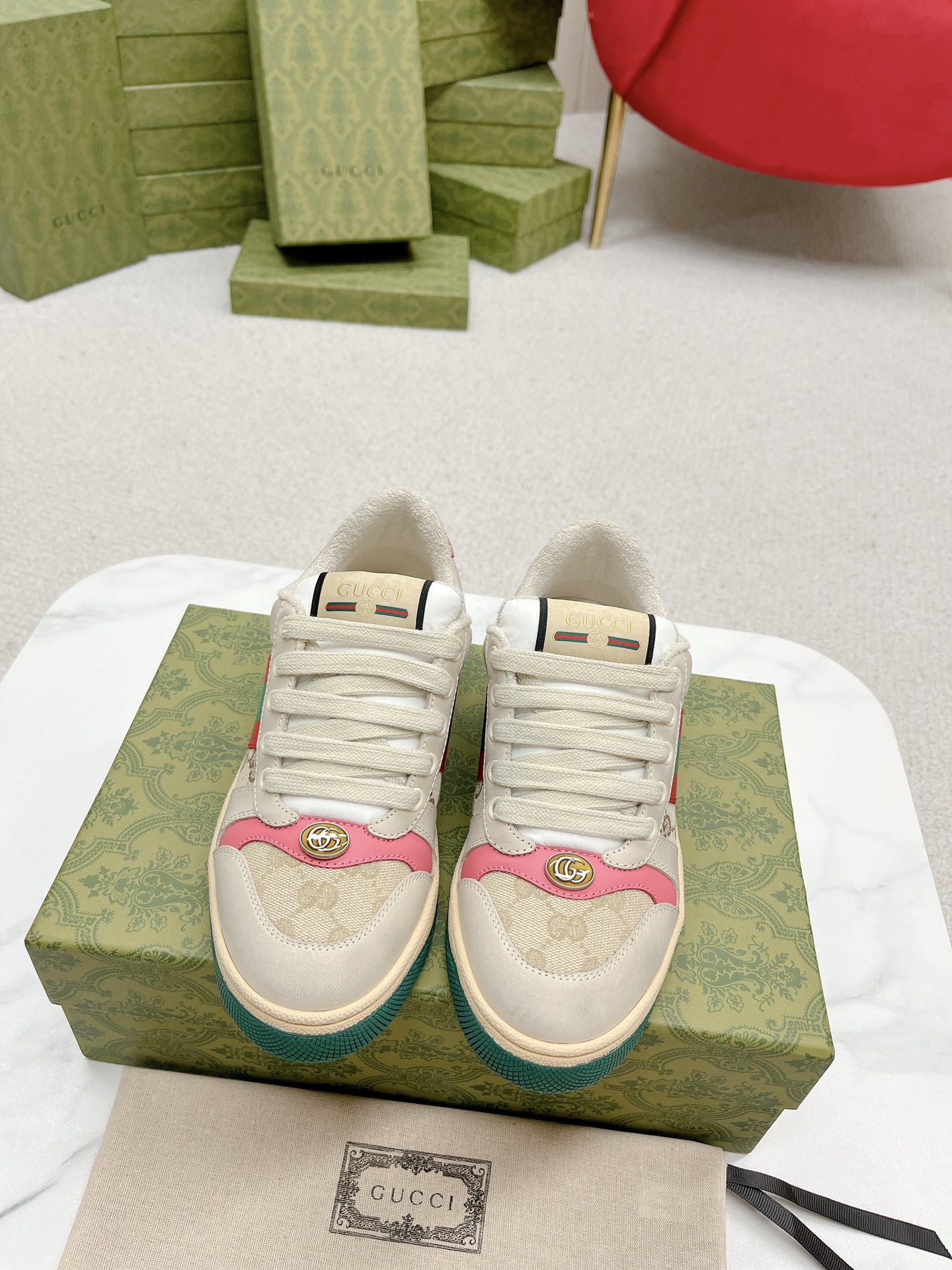 NO:166992,Women Gucci———— Purchase version GG series of old dirty shoes - hot products are coming!  Nine out of ten to ten, you must get the money in stock!  Spot goods!  Spot goods!  New colors are added - the ultimate version of the market!  Buy the original version to develop... Fabric Material, Outsole, Compare the details at will!  Open molded Swarovski is a one-to-one replica diamond chain... Metal cherry pendant... Metal double G crystal cylindrical mark... Gucci original customized narrow webbing... Super flash series - flash diamond chain. Cherry decoration can be detached, one to two, and it highlights personality. Exclusive colored cowhide fabric. Handmade and old is very textured and has a sense of high-end!  The workmanship details can be reflected, and no one line is missed. The original towel cloth is delicate, soft, more comfortable and breathable, private molded steel stamped two-color original TPU sole (the lower layer is wide, the upper layer is narrow) matching packaging size 35-40 (women 41 customized), casual shoes/sports shoes, gucci, swarovski, sneakers, cowhide19860909女 Gucci————代购版本 GG系列做旧小脏鞋-爆款来袭！ 十转九卖必上款 现货！现货！现货！新色加推-市场终极版本！ 购原版开发….面料 材质 大底 细节任意对比！ 开模施华洛世奇一比一精复刻水钻链.....金属樱桃吊坠……金属双G水晶圆柱形标……Gucci原版定制窄织带…… 超闪系列—闪钻链.樱桃装饰可拆卸,一变二任意搭配,彰扬个性 专属擦色牛皮面料.手工做旧非常有质感,自带高级感！ 做工细节图可体现,不放过一条线. 原版毛巾布里细腻柔软更舒适透气,私模钢印双色原版TPU大底(下层宽,上层窄) 配套包装 码数女35-40（女41 定制）,休闲鞋/运动鞋,gucci,swarovski,sneakers,cowhide,Women's Shoes