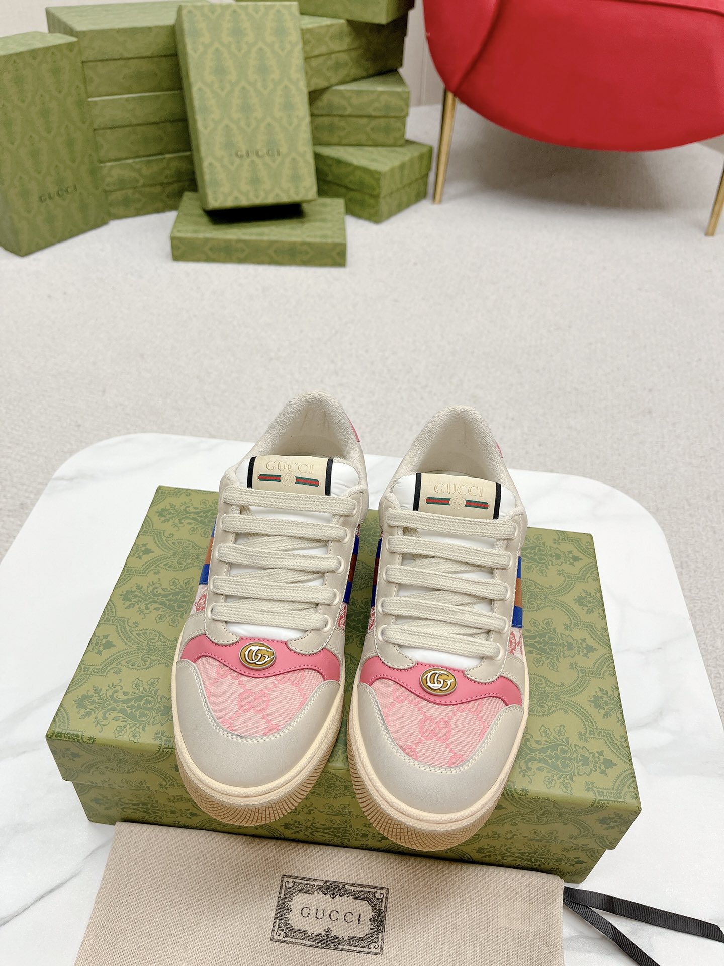 NO:166997,Women Gucci———— Purchase version GG series of old dirty shoes - hot products are coming!  Nine out of ten to ten, you must get the money in stock!  Spot goods!  Spot goods!  New colors are added - the ultimate version of the market!  Buy the original version to develop... Fabric Material, Outsole, Compare the details at will!  Open molded Swarovski is a one-to-one replica diamond chain... Metal cherry pendant... Metal double G crystal cylindrical mark... Gucci original customized narrow webbing... Super flash series - flash diamond chain. Cherry decoration can be detached, one to two, and it highlights personality. Exclusive colored cowhide fabric. Handmade and old is very textured and has a sense of high-end!  The workmanship details can be reflected, and no one line is missed. The original towel cloth is delicate, soft, more comfortable and breathable, private molded steel stamped two-color original TPU sole (the lower layer is wide, the upper layer is narrow) matching packaging size 35-40 (women 41 customized), casual shoes/sports shoes, gucci, swarovski, sneakers, cowhide19860909女 Gucci————代购版本 GG系列做旧小脏鞋-爆款来袭！ 十转九卖必上款 现货！现货！现货！新色加推-市场终极版本！ 购原版开发….面料 材质 大底 细节任意对比！ 开模施华洛世奇一比一精复刻水钻链.....金属樱桃吊坠……金属双G水晶圆柱形标……Gucci原版定制窄织带…… 超闪系列—闪钻链.樱桃装饰可拆卸,一变二任意搭配,彰扬个性 专属擦色牛皮面料.手工做旧非常有质感,自带高级感！ 做工细节图可体现,不放过一条线. 原版毛巾布里细腻柔软更舒适透气,私模钢印双色原版TPU大底(下层宽,上层窄) 配套包装 码数女35-40（女41 定制）,休闲鞋/运动鞋,gucci,swarovski,sneakers,cowhide,Women's Shoes