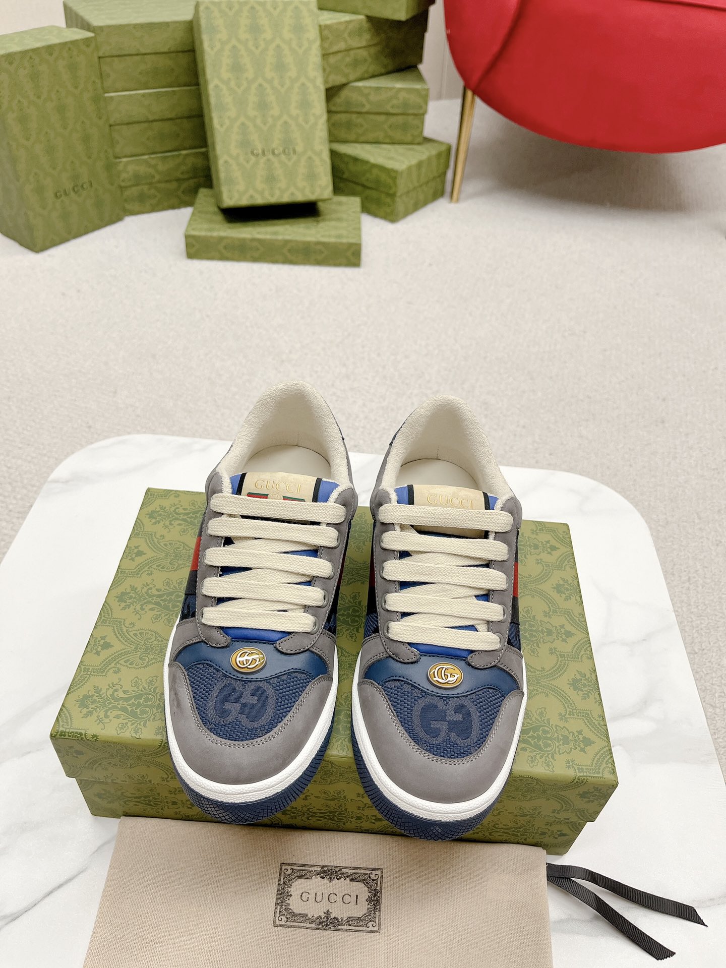 NO:166996,Men's Gucci———— Purchase version GG series of old dirty shoes - hot products are coming!  Nine out of ten to ten, you must get the money in stock!  Spot goods!  Spot goods!  New colors are added - the ultimate version of the market!  Buy the original version to develop... Fabric Material, Outsole, Compare the details at will!  Open molded Swarovski is a one-to-one replica diamond chain... Metal cherry pendant... Metal double G crystal cylindrical mark... Gucci original customized narrow webbing... Super flash series - flash diamond chain. Cherry decoration can be detached, one to two, and it highlights personality. Exclusive colored cowhide fabric. Handmade and old is very textured and has a sense of high-end!  The workmanship details can be reflected, and no one line is missing. The original towel cloth is delicate, soft, more comfortable and breathable, private molded steel stamped two-color original TPU sole (the lower layer is wide, the upper layer is narrow) matching packaging size 39-44 (men 45 customized), casual shoes/sports shoes, gucci, swarovski, sneakers, cowhide19860909男 Gucci————代购版本 GG系列做旧小脏鞋-爆款来袭！ 十转九卖必上款 现货！现货！现货！新色加推-市场终极版本！ 购原版开发….面料 材质 大底 细节任意对比！ 开模施华洛世奇一比一精复刻水钻链.....金属樱桃吊坠……金属双G水晶圆柱形标……Gucci原版定制窄织带…… 超闪系列—闪钻链.樱桃装饰可拆卸,一变二任意搭配,彰扬个性 专属擦色牛皮面料.手工做旧非常有质感,自带高级感！ 做工细节图可体现,不放过一条线. 原版毛巾布里细腻柔软更舒适透气,私模钢印双色原版TPU大底(下层宽,上层窄) 配套包装 码数男39-44（男45 定制）,休闲鞋/运动鞋,gucci,swarovski,sneakers,cowhide,Women's Shoes