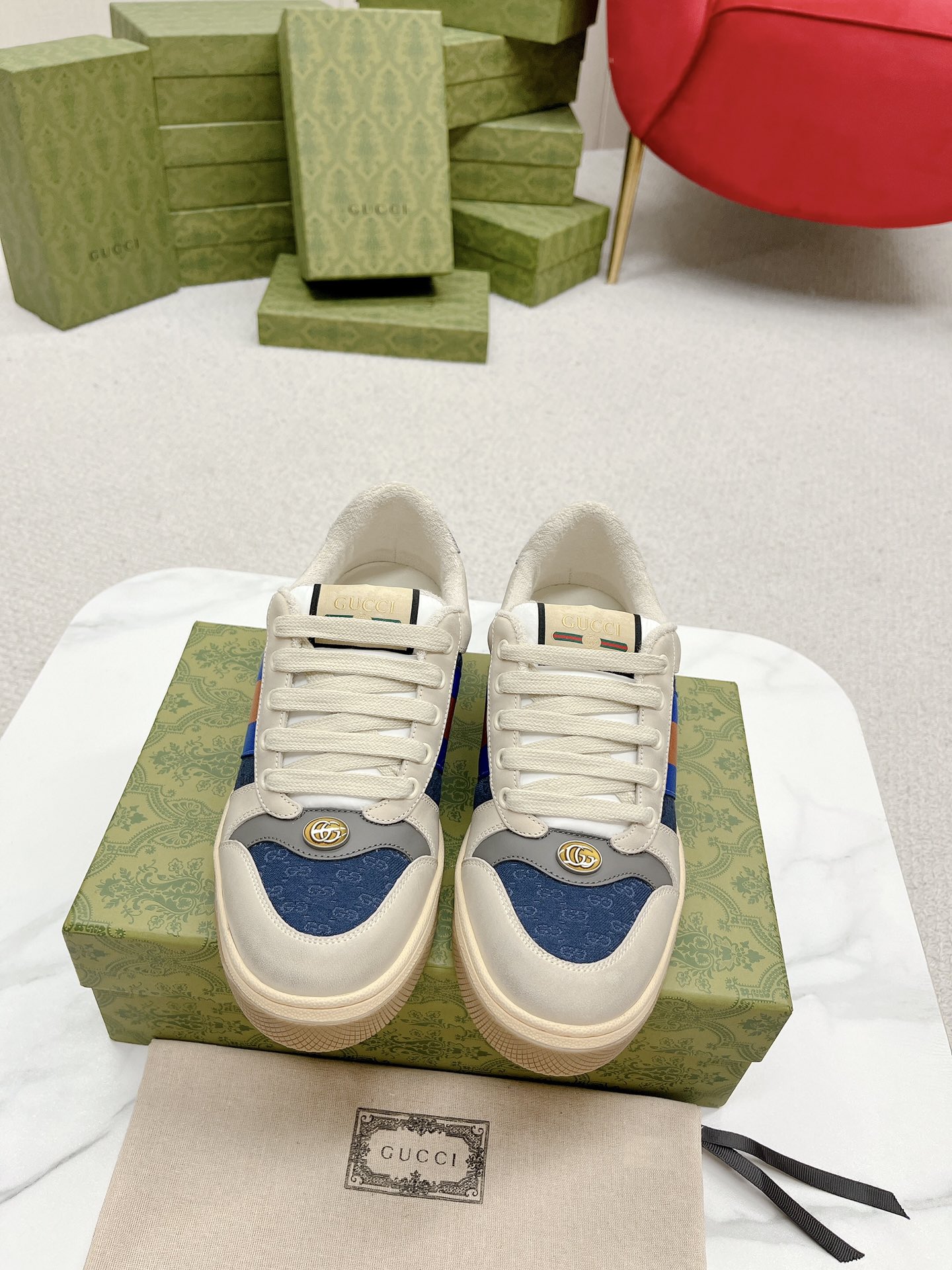 NO:166994,Female, Male Gucci———— Purchase version GG series of old dirty shoes - hot products are coming!  Nine out of ten to ten, you must get the money in stock!  Spot goods!  Spot goods!  New colors are added - the ultimate version of the market!  Buy the original version to develop... Fabric Material, Outsole, Compare the details at will!  Open molded Swarovski is a one-to-one replica diamond chain... Metal cherry pendant... Metal double G crystal cylindrical mark... Gucci original customized narrow webbing... Super flash series - flash diamond chain. Cherry decoration can be detached, one to two, and it highlights personality. Exclusive colored cowhide fabric. Handmade and old is very textured and has a sense of high-end!  The workmanship details can be reflected, and no one line is missing. The original towel cloth is delicate, soft, more comfortable and breathable, private molded steel stamped two-color original TPU sole (the lower layer is wide, the upper layer is narrow) matching packaging size women 35-40 men 39-44 (female 41 men 45 customized), casual shoes/sports shoes, gucci, swarovski, sneakers, cowhide19860909女 男 Gucci————代购版本 GG系列做旧小脏鞋-爆款来袭！ 十转九卖必上款 现货！现货！现货！新色加推-市场终极版本！ 购原版开发….面料 材质 大底 细节任意对比！ 开模施华洛世奇一比一精复刻水钻链.....金属樱桃吊坠……金属双G水晶圆柱形标……Gucci原版定制窄织带…… 超闪系列—闪钻链.樱桃装饰可拆卸,一变二任意搭配,彰扬个性 专属擦色牛皮面料.手工做旧非常有质感,自带高级感！ 做工细节图可体现,不放过一条线. 原版毛巾布里细腻柔软更舒适透气,私模钢印双色原版TPU大底(下层宽,上层窄) 配套包装 码数女35-40 男39-44（女41 男45 定制）,休闲鞋/运动鞋,gucci,swarovski,sneakers,cowhide,Women's Shoes