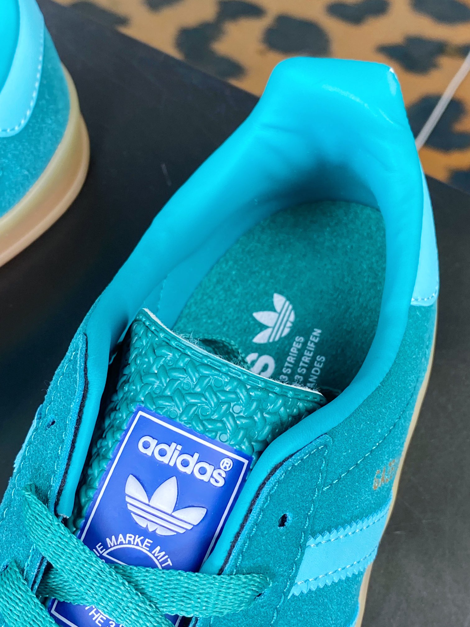 Adidas Gazelle Indoor Trainers low-top shoes ”green and light blue raw rubber sole” IG9979