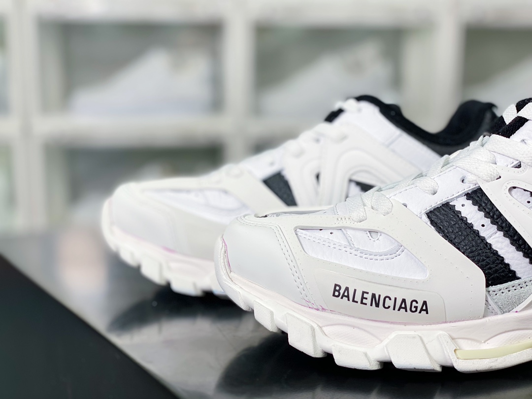 450 Balenciaga Triple S Low-Top Sneaker”Black/White”时装球鞋“皮革黑白三杠”712764 W2FW1 1004