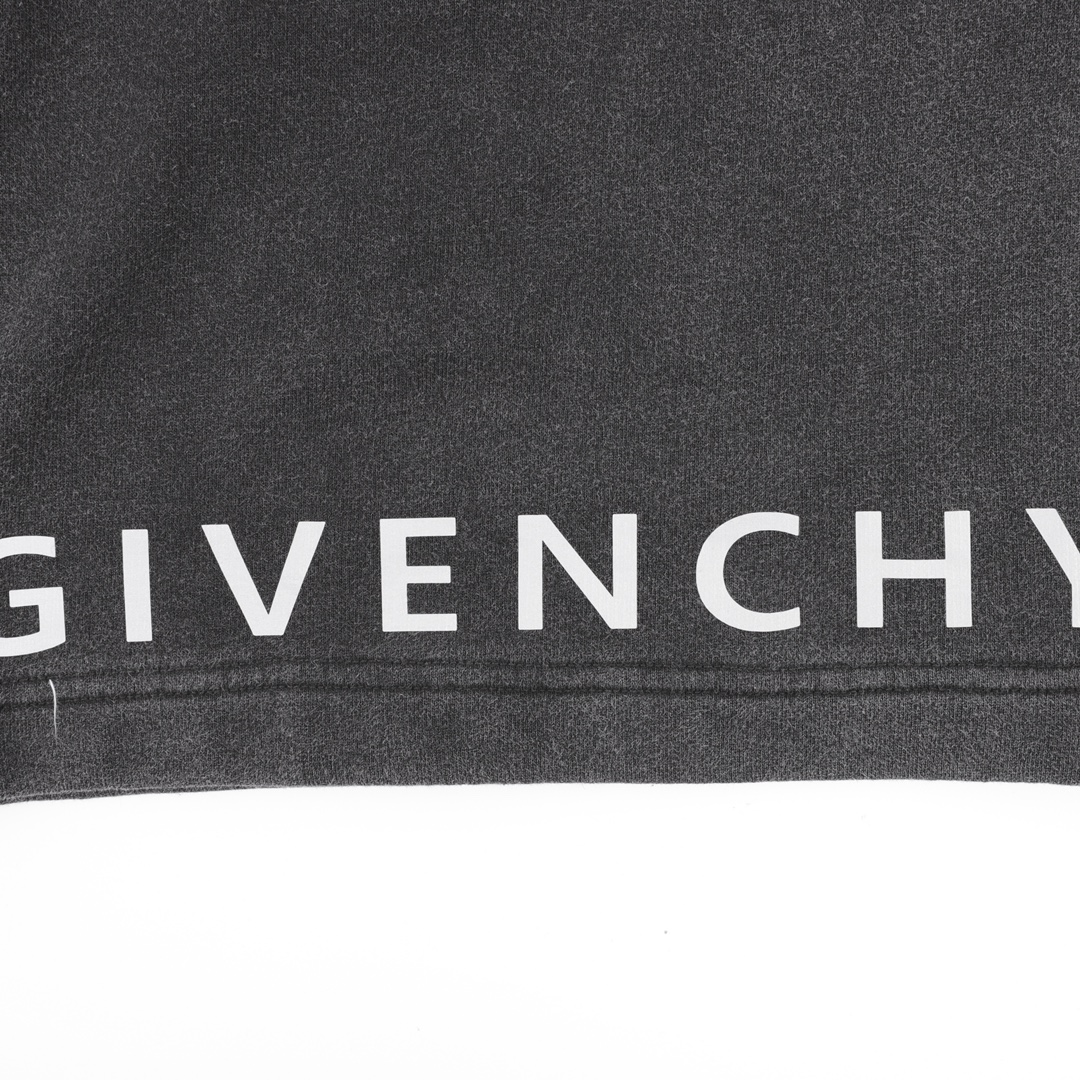 220 Givenchy/纪梵希 水洗反光字母短裤