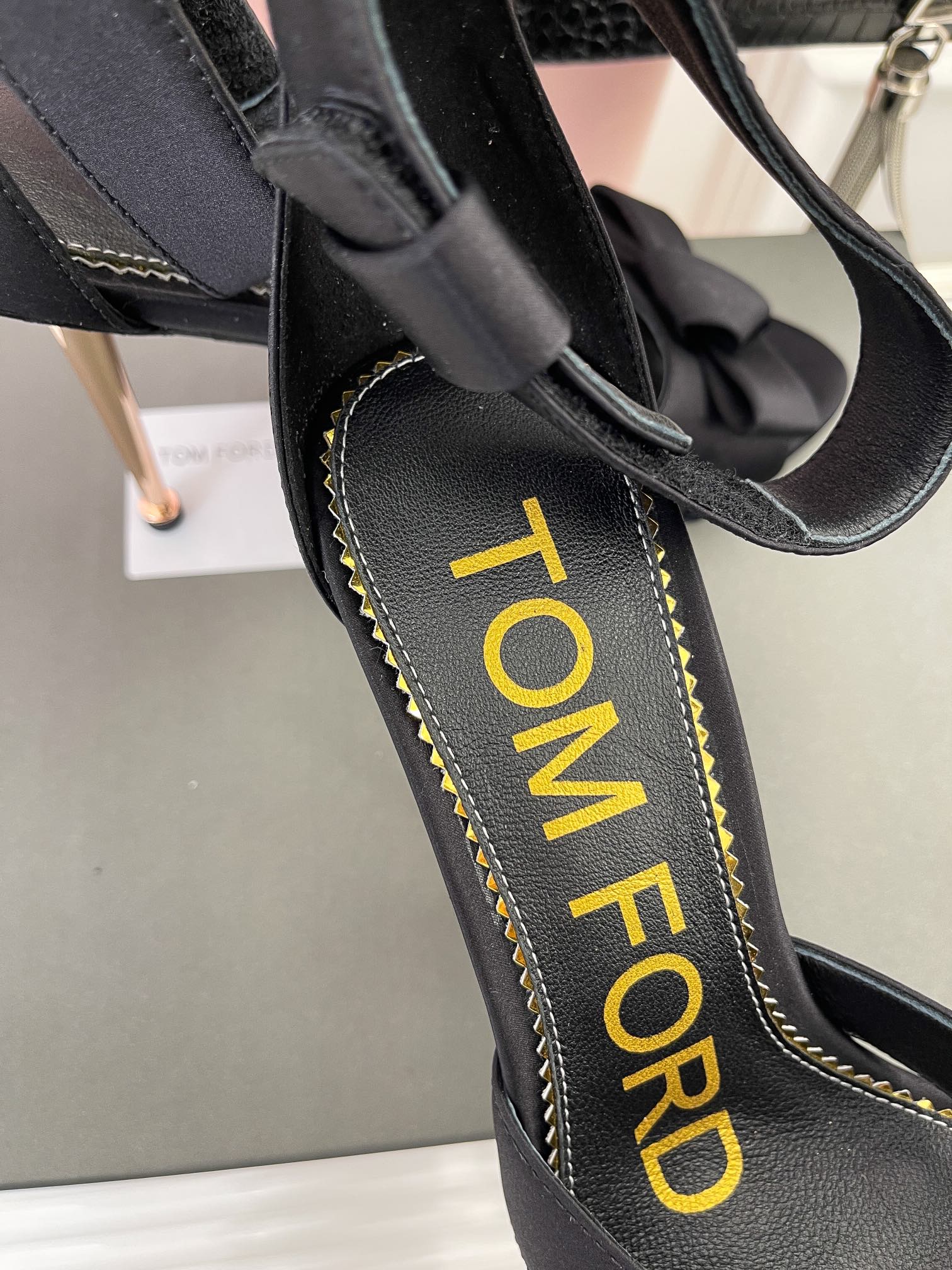 TOMFORD23S夏季新品带缀饰金