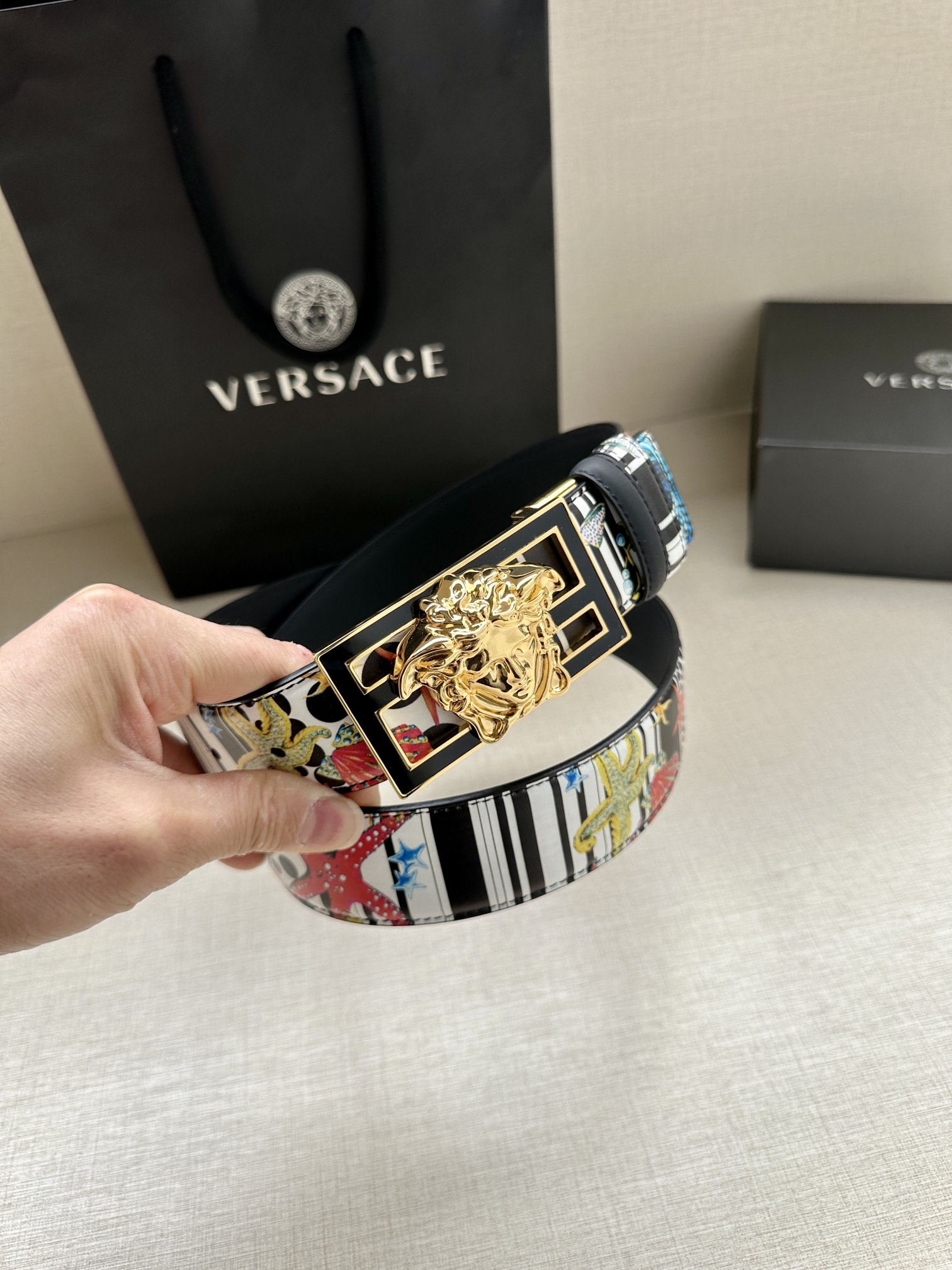 宽度3.8cmVERSACE/FENDI标志造型宽皮带联名钉扣/旋转式美人头扣范思哲原版进3D打印花绘印