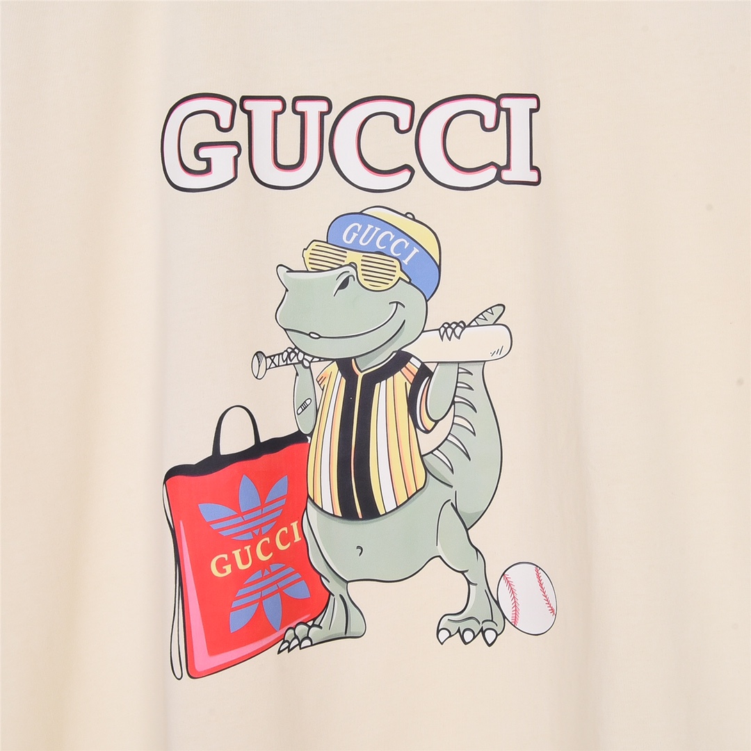 160 GUCCI 古驰23SS联名Adidas三叶草恐龙卡通图案印花短袖