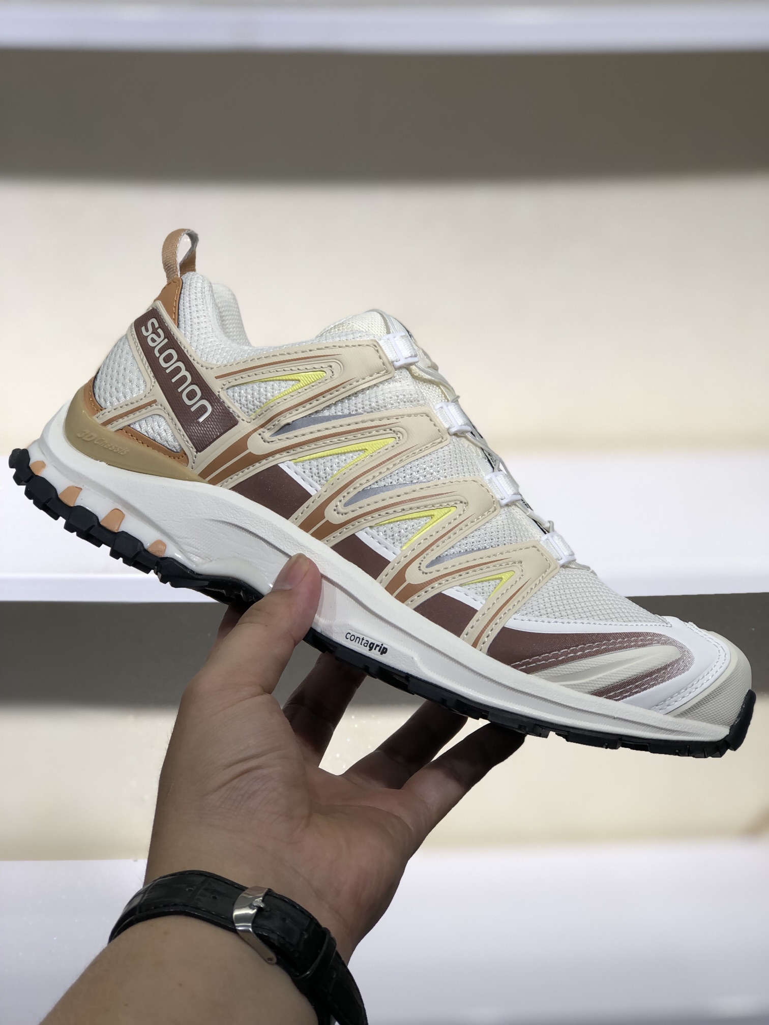 NO:276459,Spot Salomon White Brown Top versions are available in stock Size:36 36.5 37.5 38 38.5 39 40.5 41 42 42.5 43 44 44.5 45 46,19860909档口现货 萨洛蒙Salomon白棕 顶级版本现货供应 Size:36 36.5 37.5 38 38.5 39 40.5 41 42 42.5 43 44 44.5 45 46,,Men's shoes