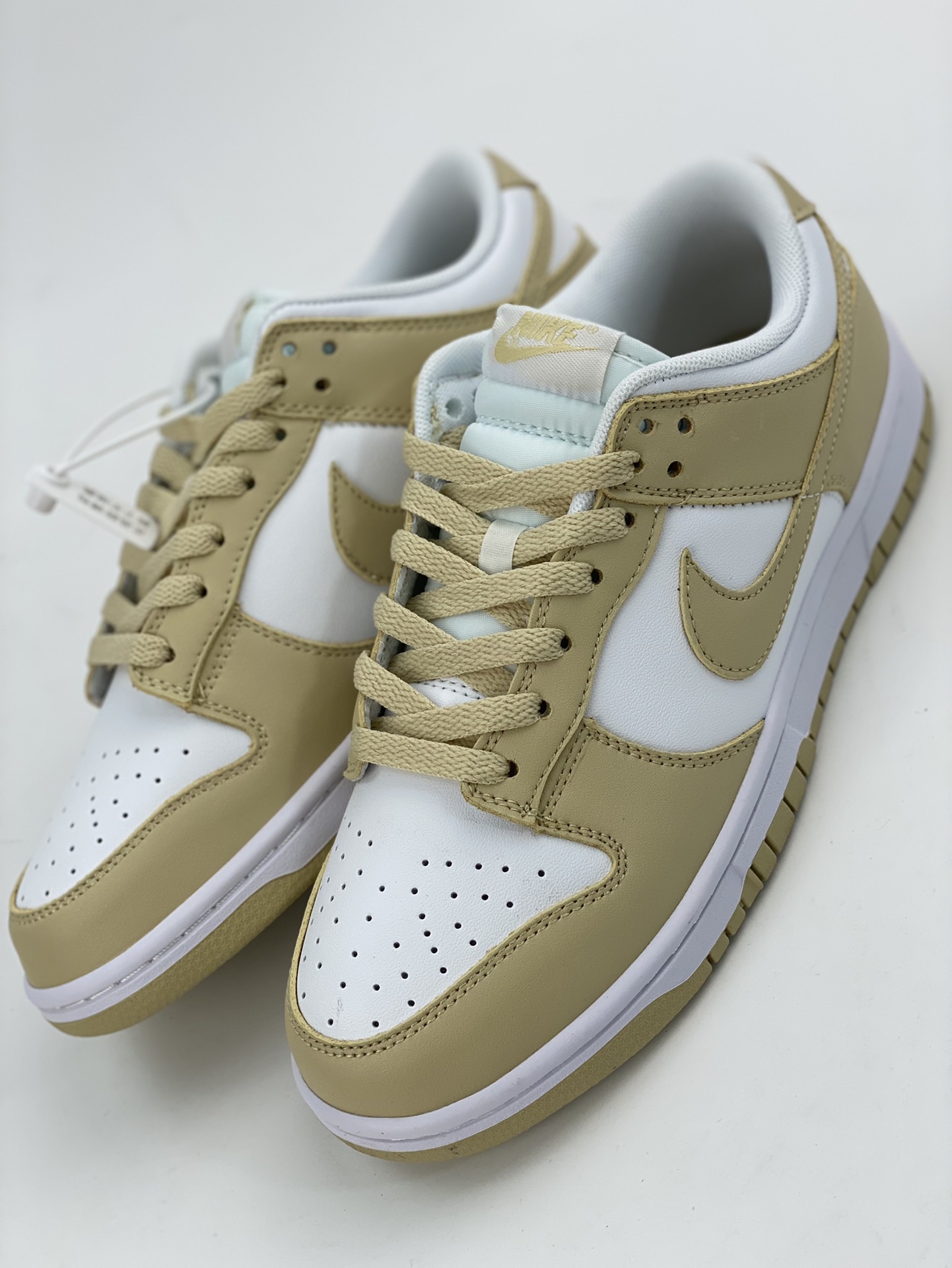 200 NIKE SB Dunk Low 燕麦米黄 DV0833-100