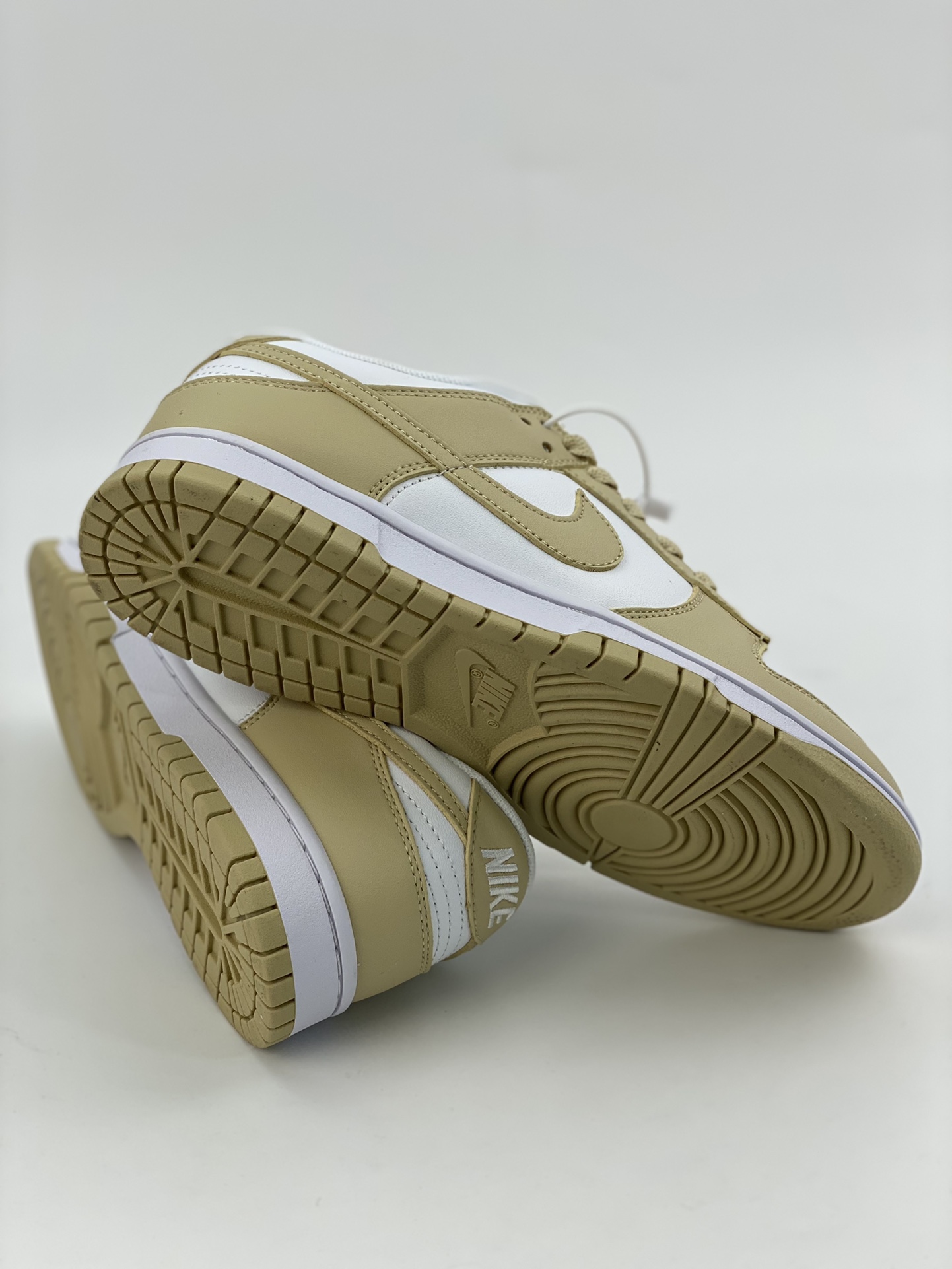 200 NIKE SB Dunk Low 燕麦米黄 DV0833-100