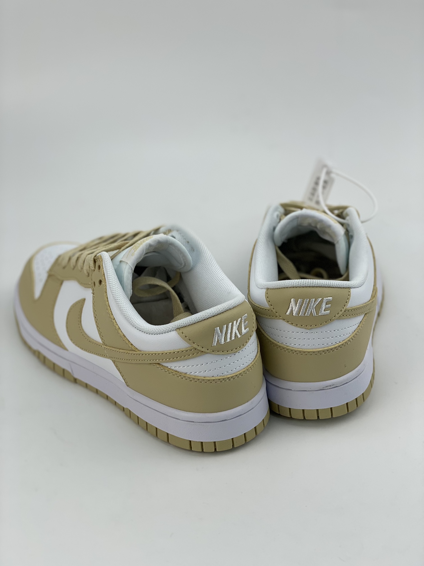 200 NIKE SB Dunk Low 燕麦米黄 DV0833-100