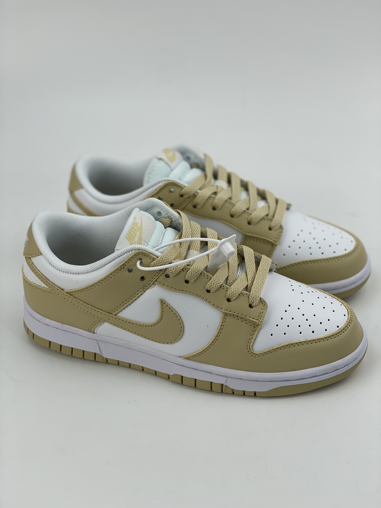 200 NIKE SB Dunk Low 燕麦米黄 DV0833-100