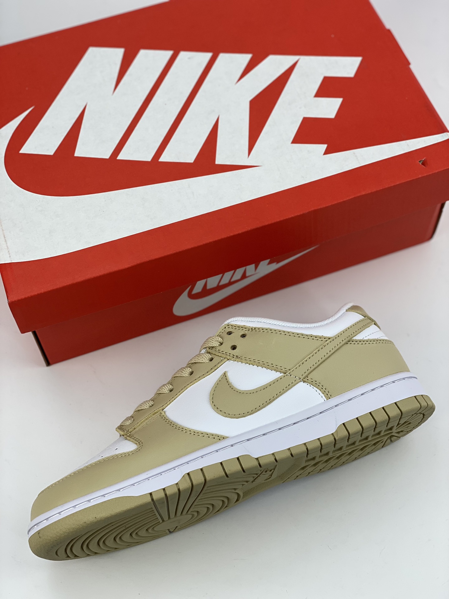 200 NIKE SB Dunk Low 燕麦米黄 DV0833-100