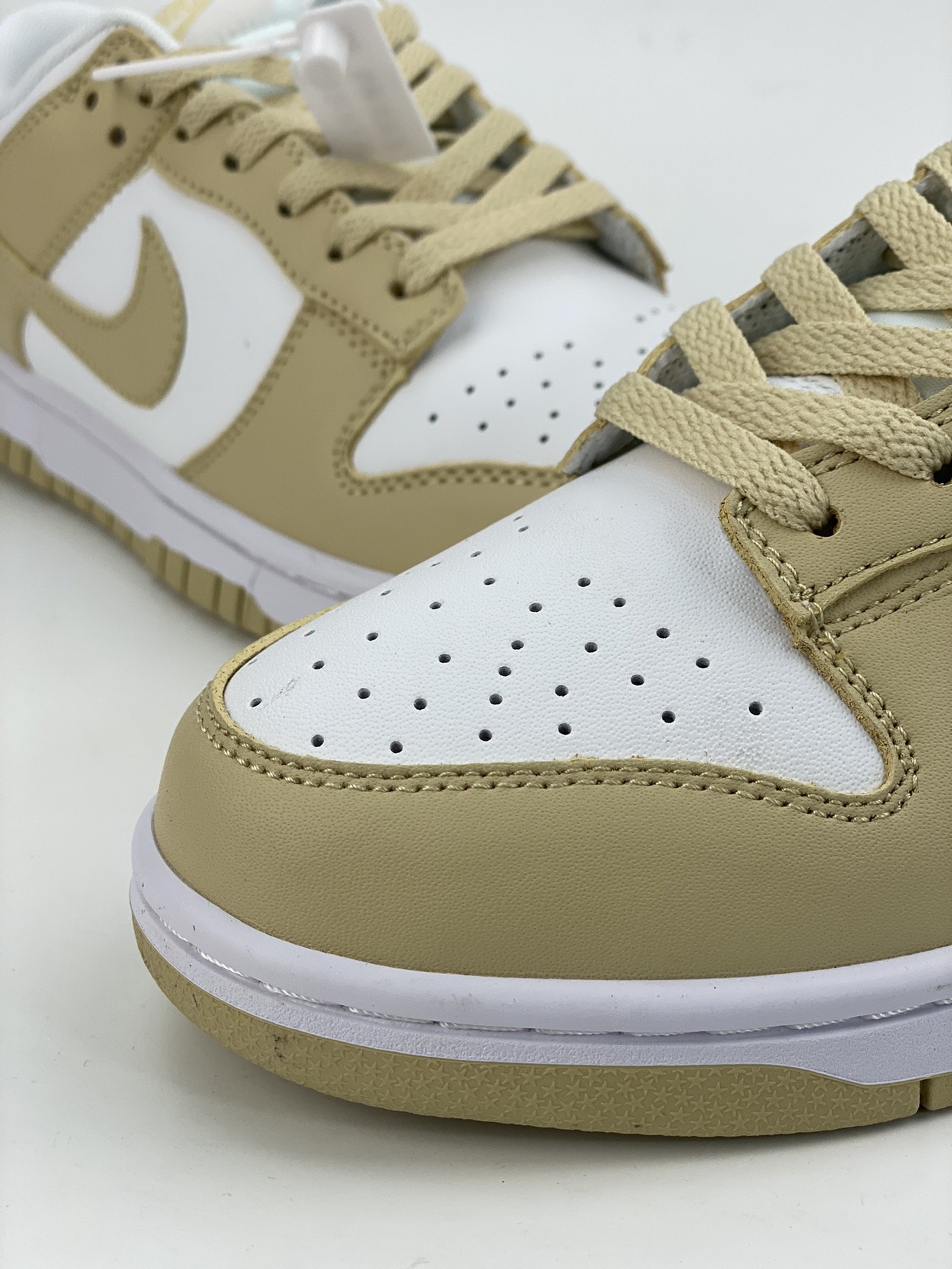 200 NIKE SB Dunk Low 燕麦米黄 DV0833-100