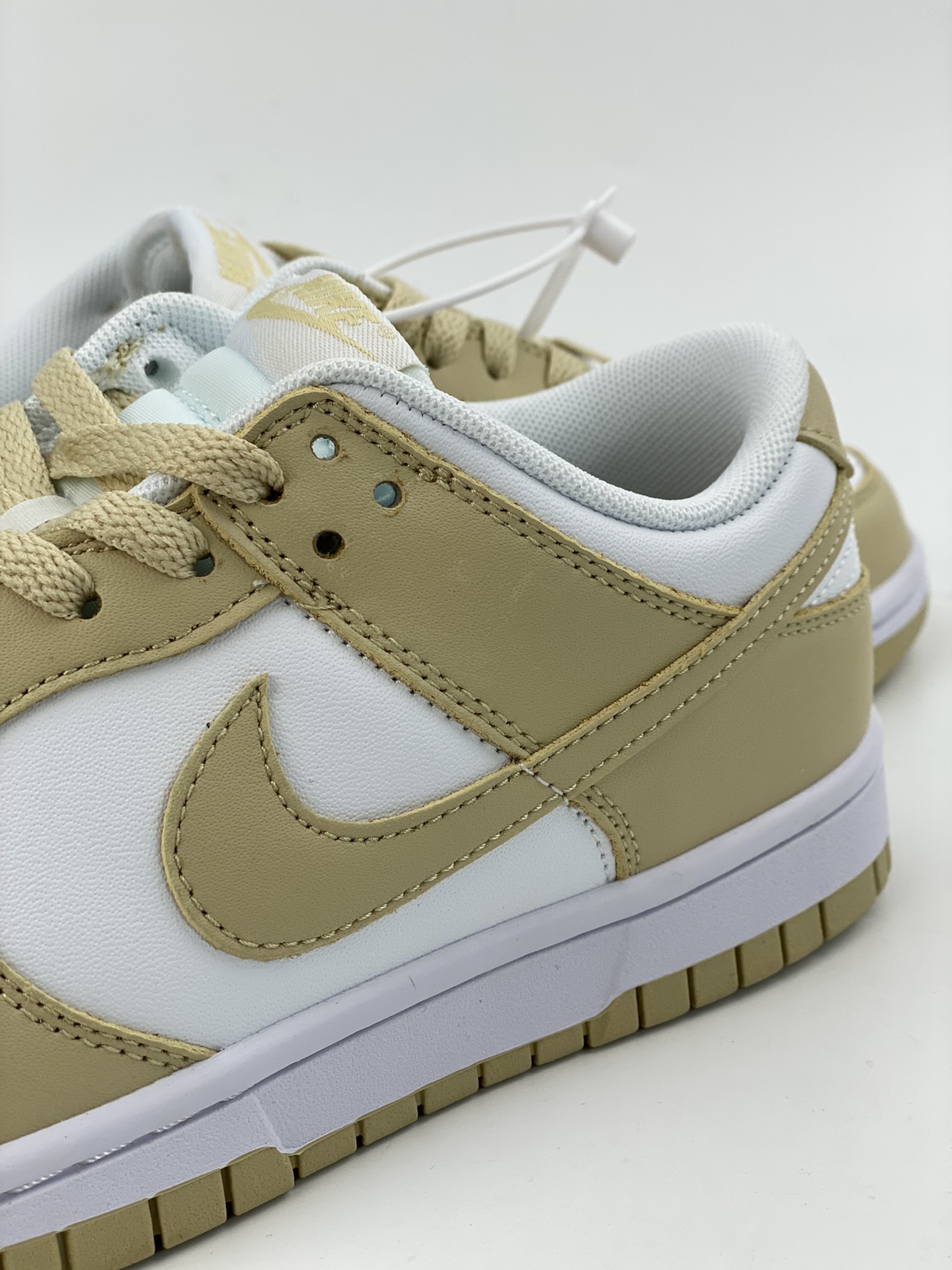 200 NIKE SB Dunk Low 燕麦米黄 DV0833-100