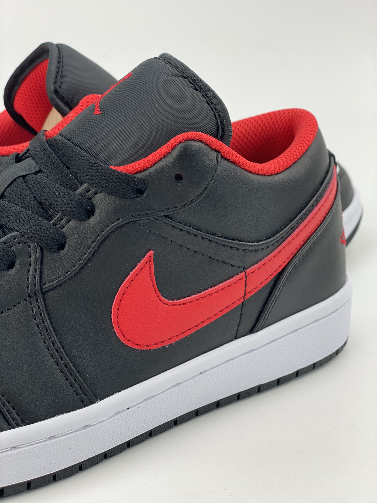 200 Air Jordan 1 Low 黑白红 AJ1乔1低帮休闲板鞋 553558-063