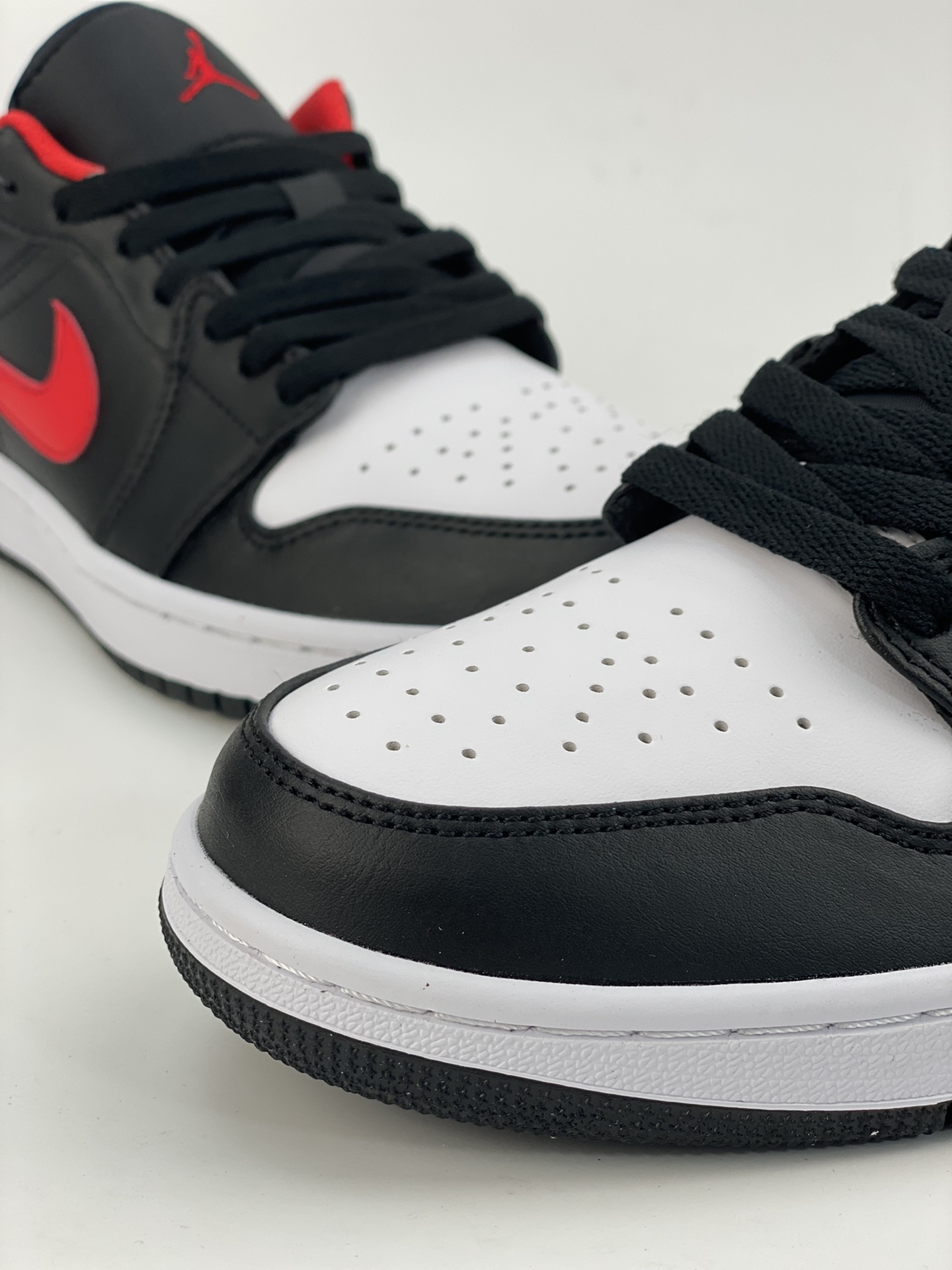 200 Air Jordan 1 Low 黑白红 AJ1乔1低帮休闲板鞋 553558-063
