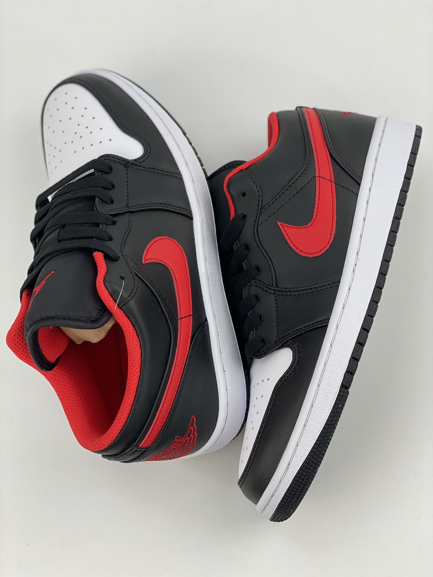 200 Air Jordan 1 Low 黑白红 AJ1乔1低帮休闲板鞋 553558-063