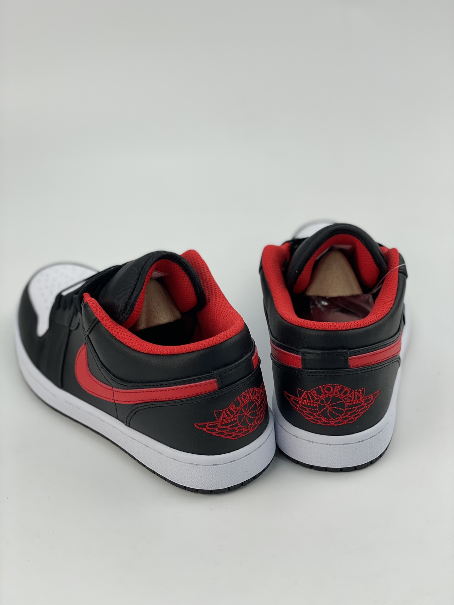 200 Air Jordan 1 Low 黑白红 AJ1乔1低帮休闲板鞋 553558-063