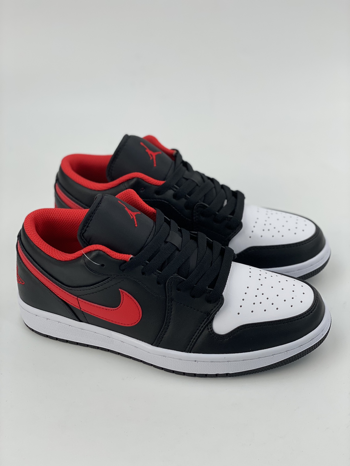 200 Air Jordan 1 Low 黑白红 AJ1乔1低帮休闲板鞋 553558-063