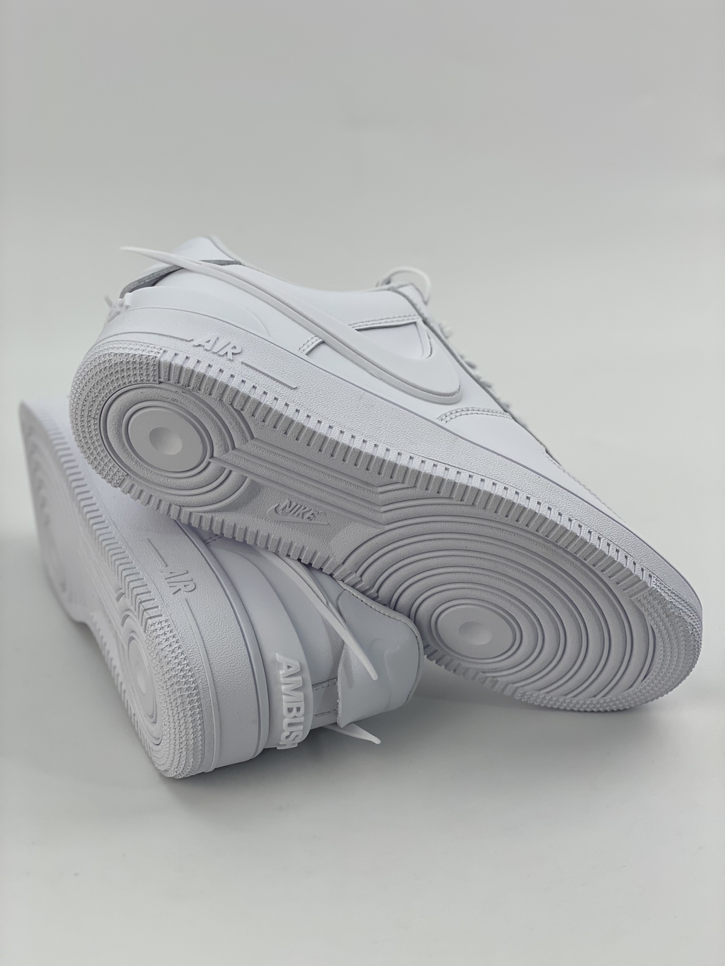 220 AMBUSH xNike Air Force1 Low 全身采用皮革打造 DV3464-100