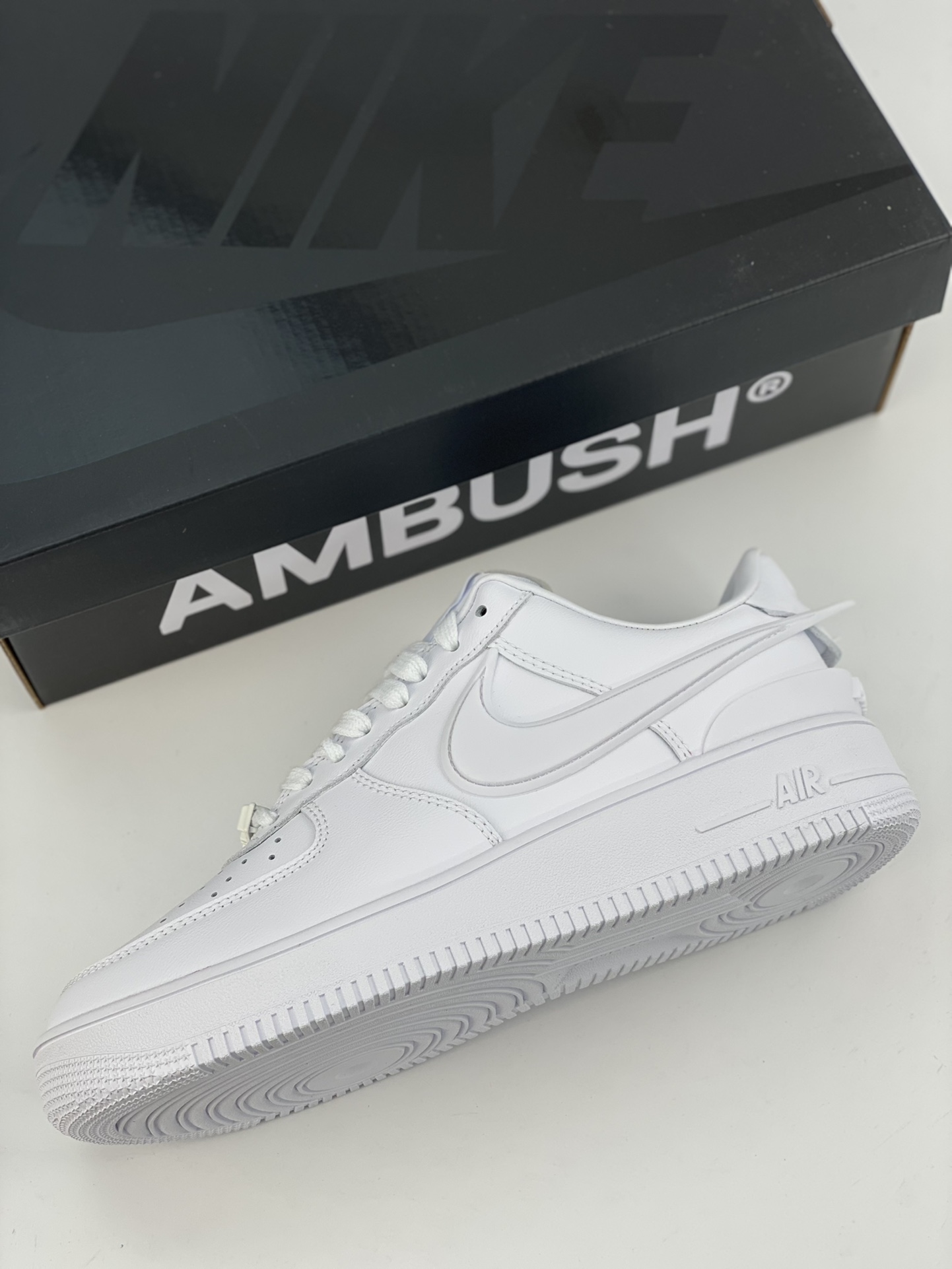 220 AMBUSH xNike Air Force1 Low 全身采用皮革打造 DV3464-100