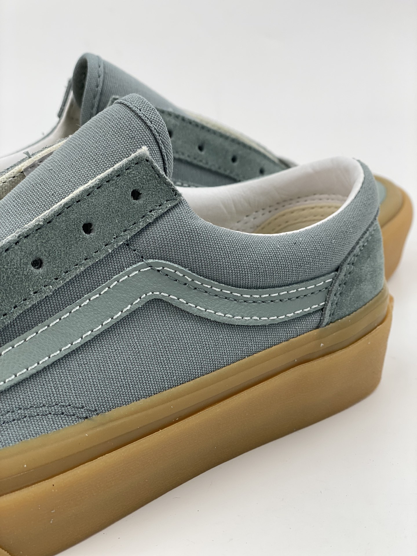 Vans style 36 raw rubber small head haze blue