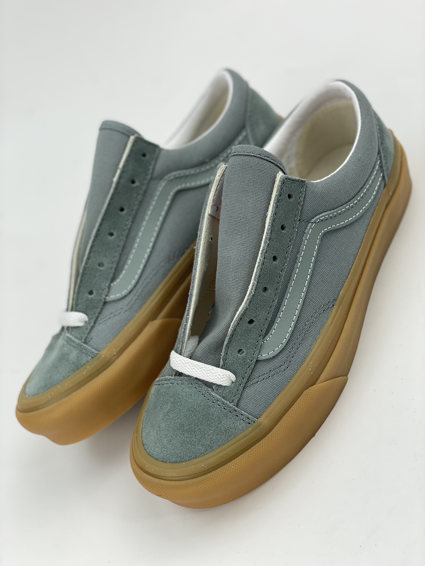 Vans style 36 raw rubber small head haze blue