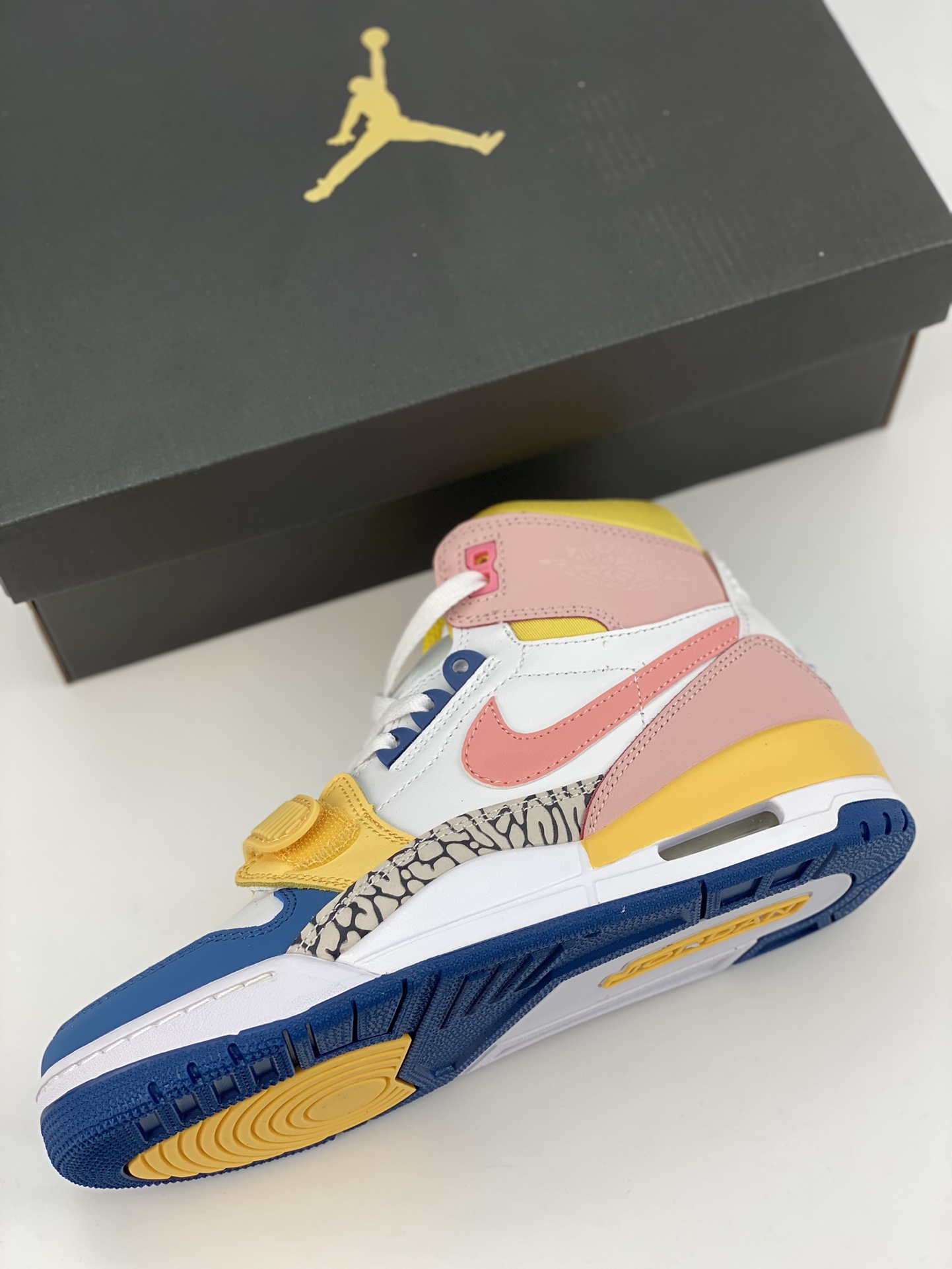 240 Air Jordan Legacy 312 白粉黄 FD9909-161