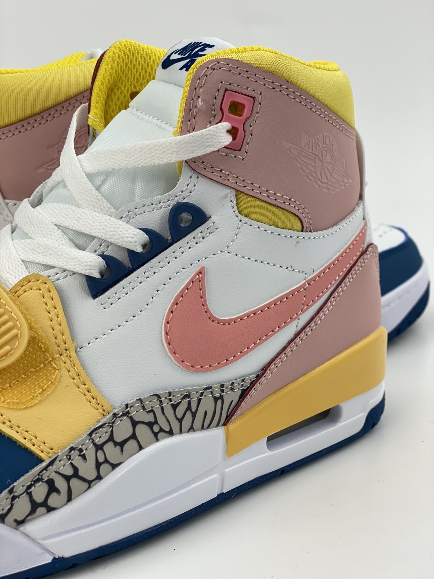 240 Air Jordan Legacy 312 白粉黄 FD9909-161