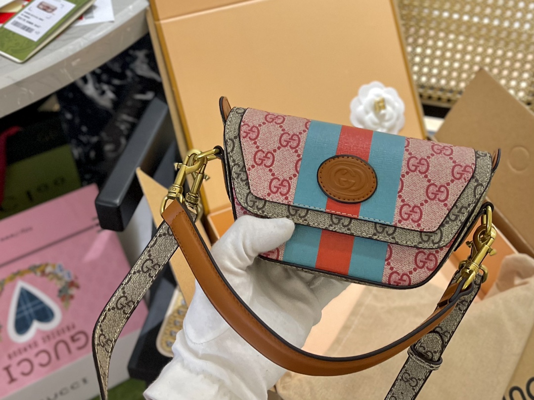 Gucci Doskonały
 Torby typu crossbody i na ramię Skóra krowia Podramię