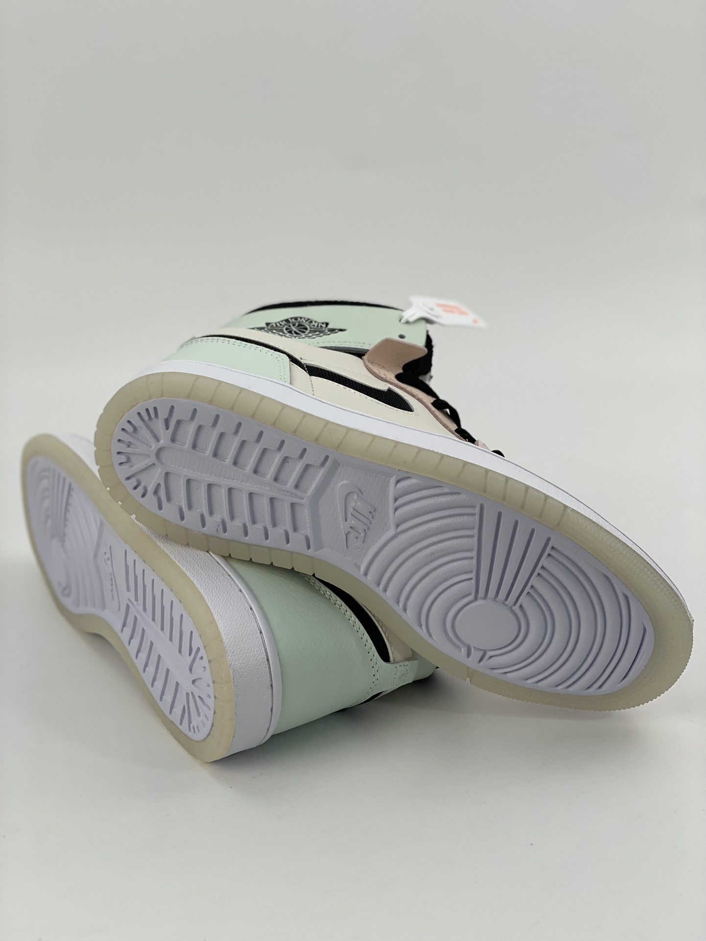 240 Air Jordan 1 Zoom Air CMFT 公司同源3M反光材质精心打造 DQ5091-041