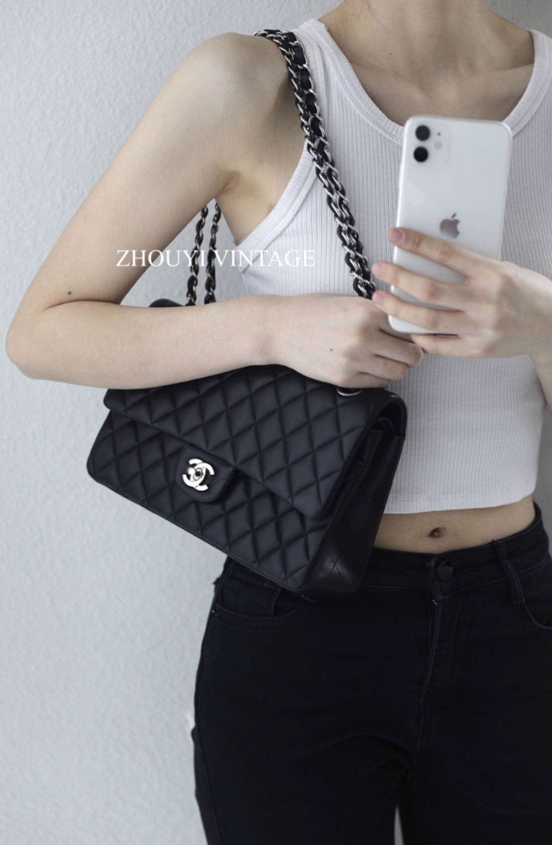 香奈儿CF链条包💰300(羊皮纹/黑银) 高贵典雅气质,菱格美貌百搭不挑人,精致五金,单肩/斜挎/使用超级方便,出镜率高,无论您是逛街,还是参加各种大party.出席晚宴都必不可少.。 规格:25*15*6cm