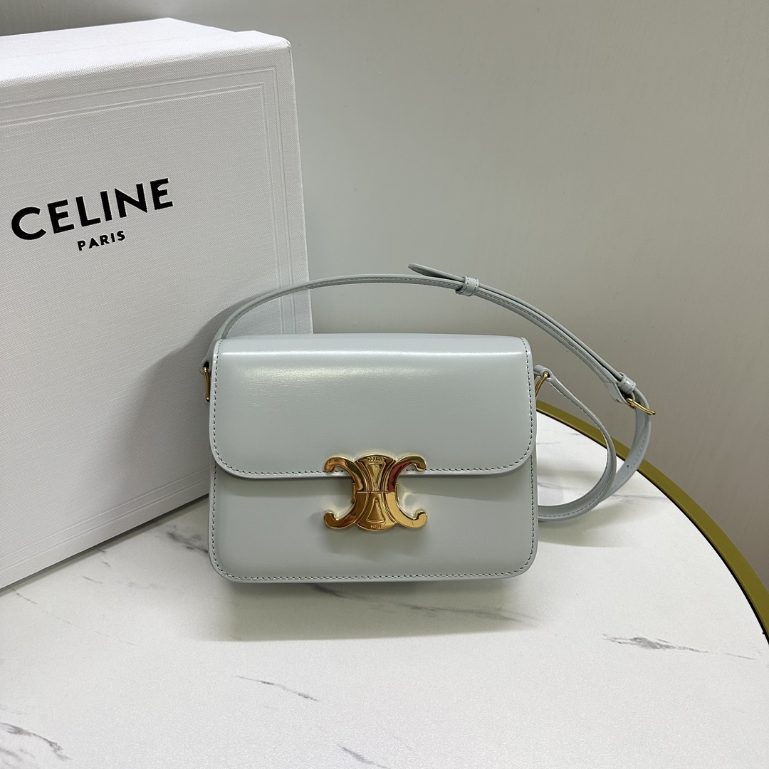 NO:186778,Genuine grade limited edition - Arc de Triomphe, a new LOGO upgraded for historical innovation, and reshapes the classic buckle exquisite design. It is low-key and high-end, very personalized and elegant, new colors in early spring, pure sheepskin in the inner size: 18.5x14x6 (with original box) Model: 188423 Soft blue, Celine, celine, sheepskin19860909正品级  限量款- 凯旋门 对历史创新突破传统全新LOGO升级 再次重塑经典包扣精致设计 低调有高级感、非常有个性显得非常优雅、早春新颜色、外牛布 内里纯羊皮 尺寸:18.5x14x6（配原版盒子) 型号:188423柔和蓝,赛琳,celine,sheepskin,Bag