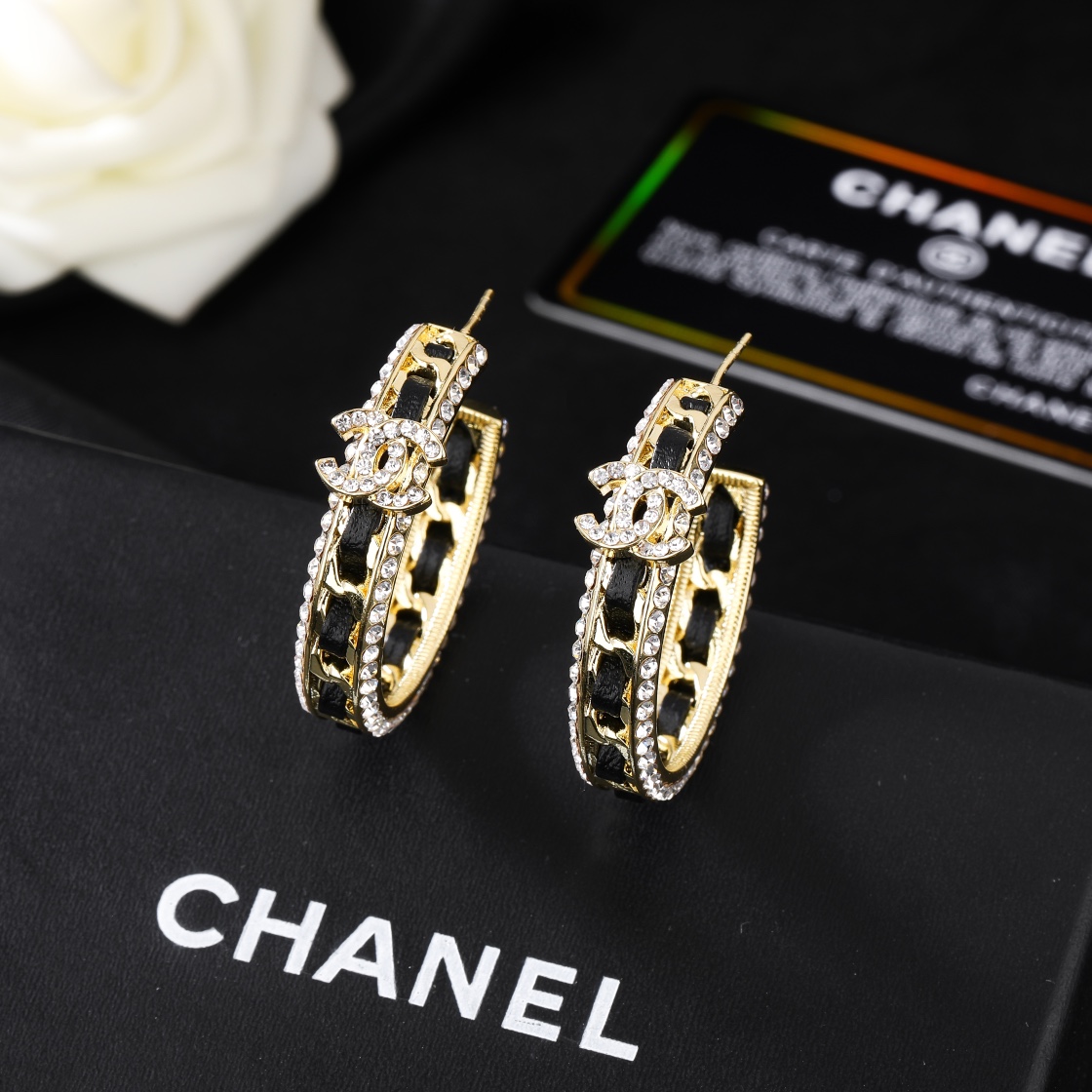 小香Chanel新款珍珠耳环   ✨每一个细节做工非常精细    这款设计非常美轮美奂 这款真的超级美超