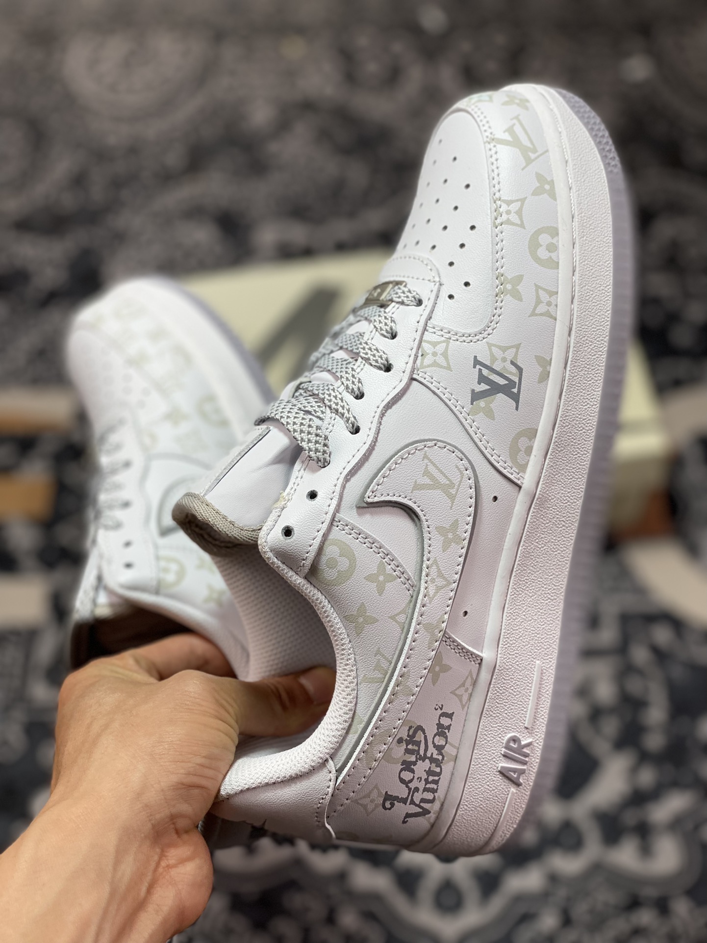 Louis Vuitton x Nike Air Force 1 07 LV8