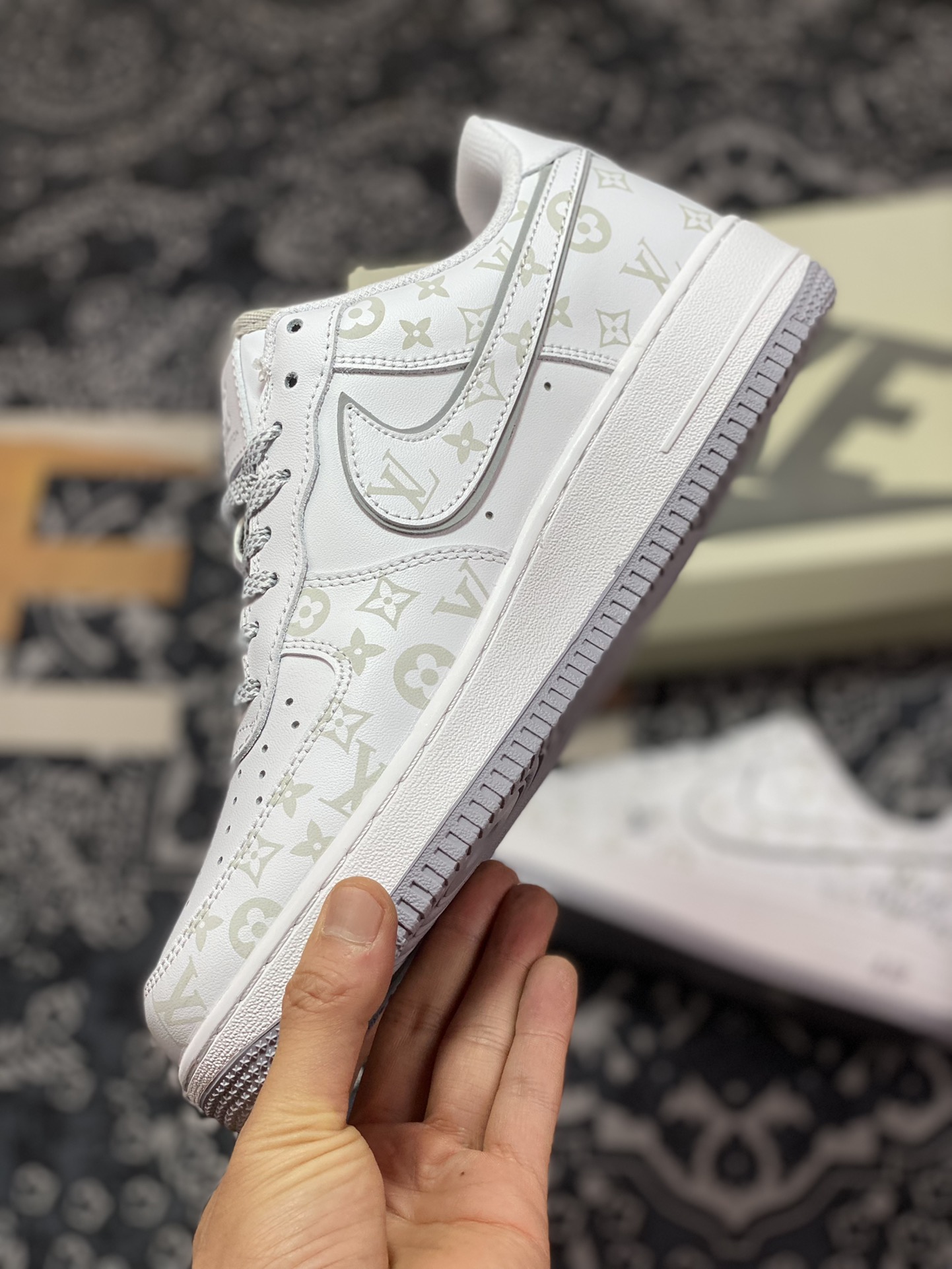 Louis Vuitton x Nike Air Force 1 07 LV8