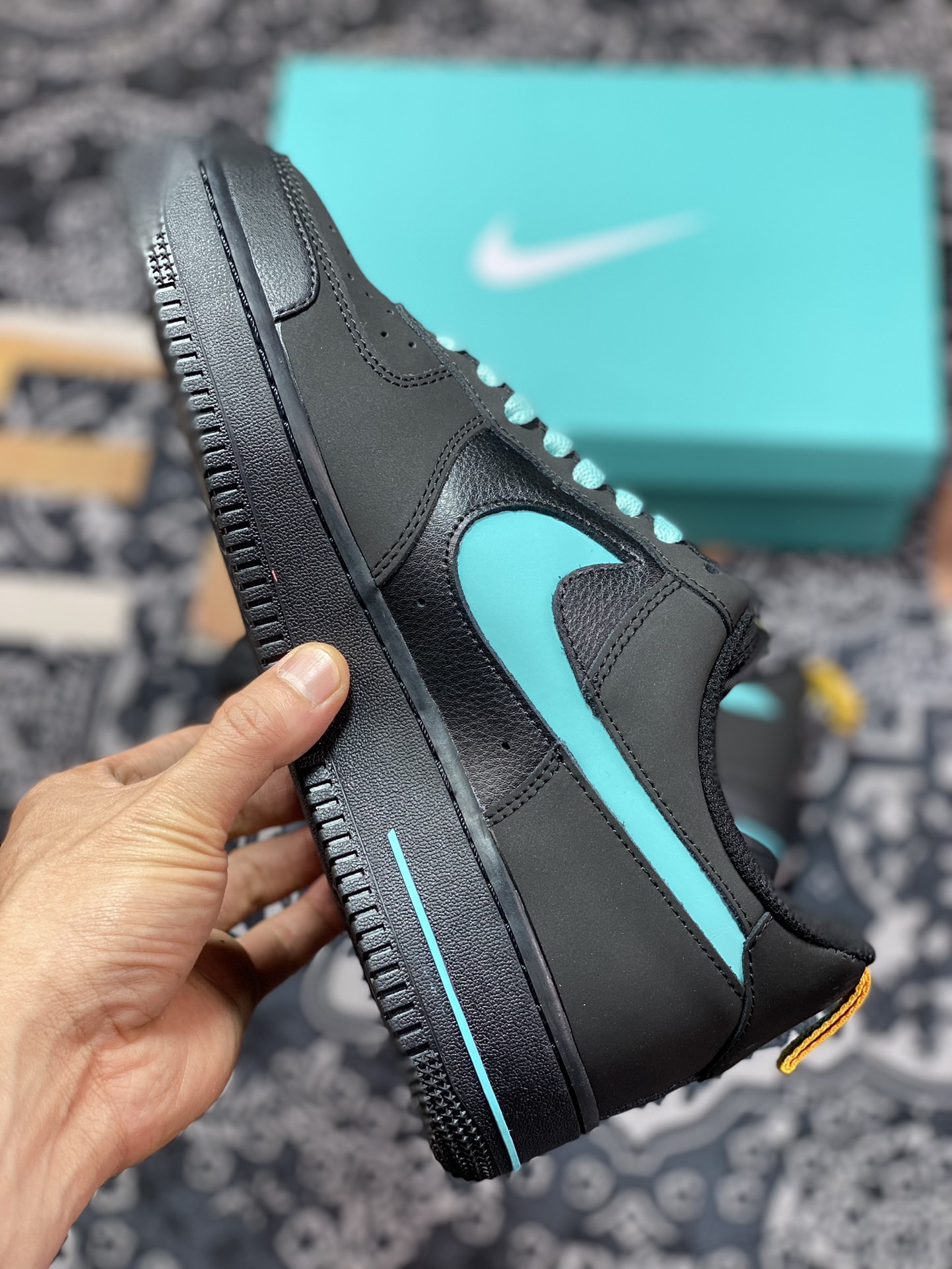 Nike Air Force 1′07 Low Premium ”Cut Out/Tiffany & Co.Blue Mini Swoosh” Air Force One Sneakers ”Leather Black Tiffany Blue Small Double Hook” DV6809-181