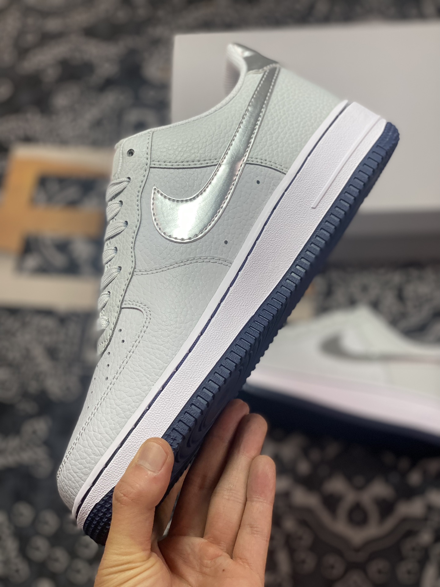 Nike Wmns Air Force 1'07 Low GS ”White Aura” Air Force One Sneakers ”Leather Light Gray Silver Hook” CT3839-004