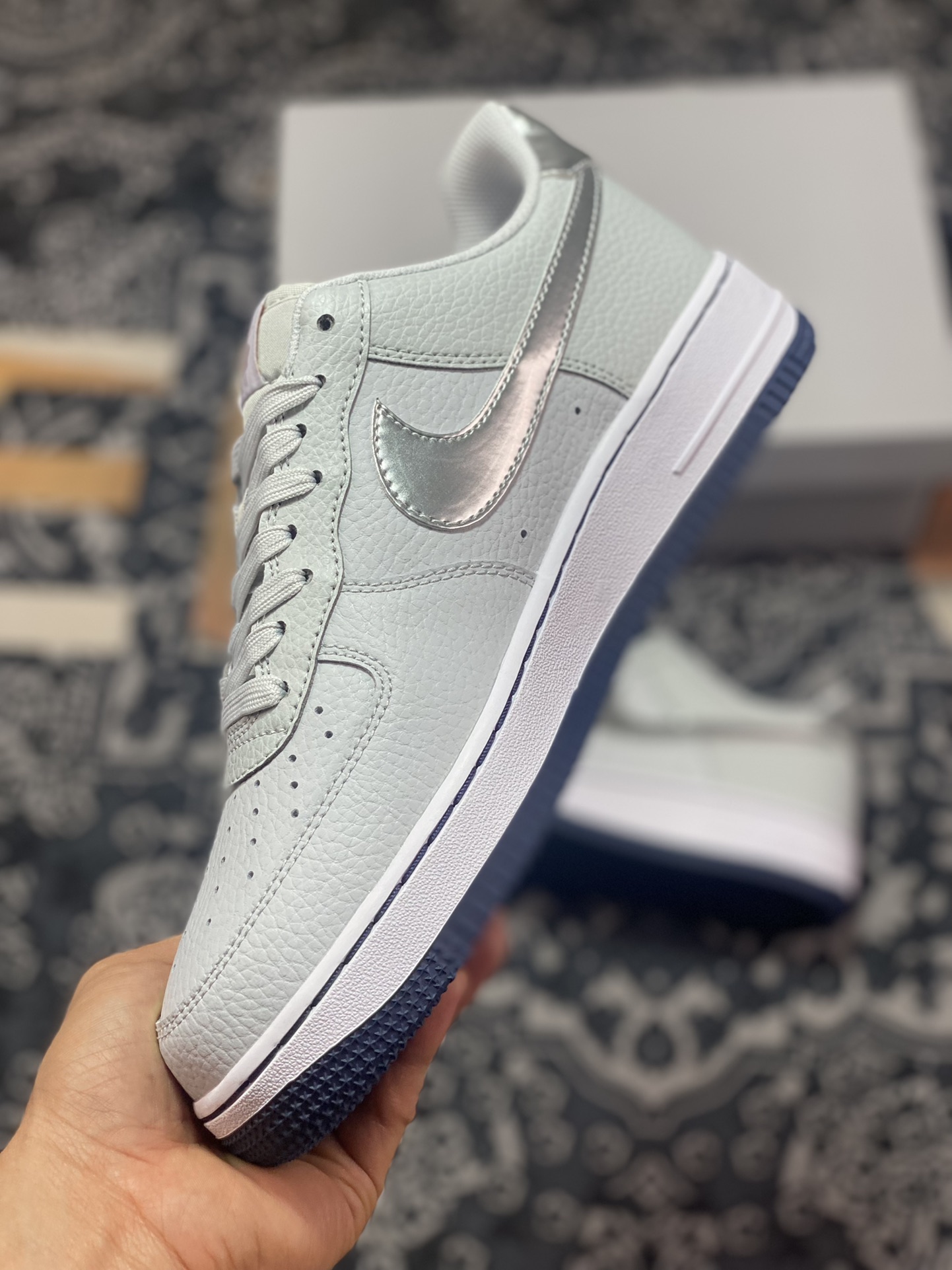 Nike Wmns Air Force 1'07 Low GS ”White Aura” Air Force One Sneakers ”Leather Light Gray Silver Hook” CT3839-004