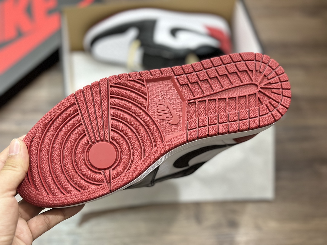 320 Air Jordan 1 Low aj1 乔1黑脚趾 低帮篮球鞋  CZ0790-106