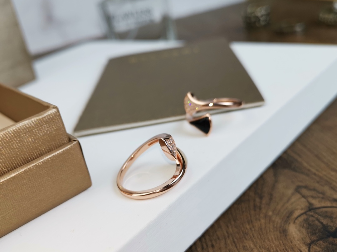 Title: BVLGARI P225 Black Manau Beige Fan Ring Description Summary: BVLGARI’s P225 ring features a black manau beige fan design, embodying elegance and - 图片 4