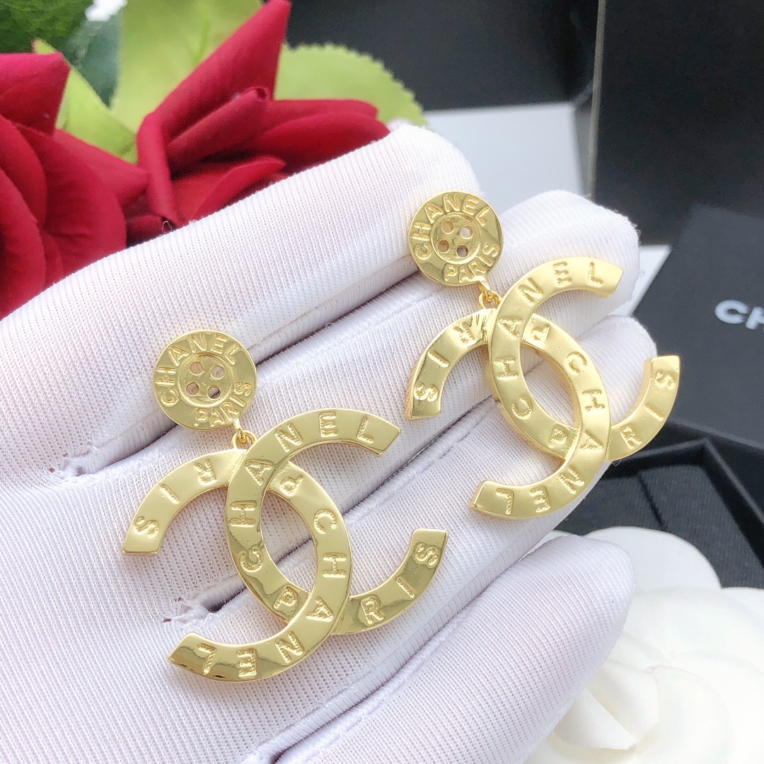 CHANEL 新品 小香纽扣双c耳钉 品质,专柜开模,专柜同黄铜材质 3