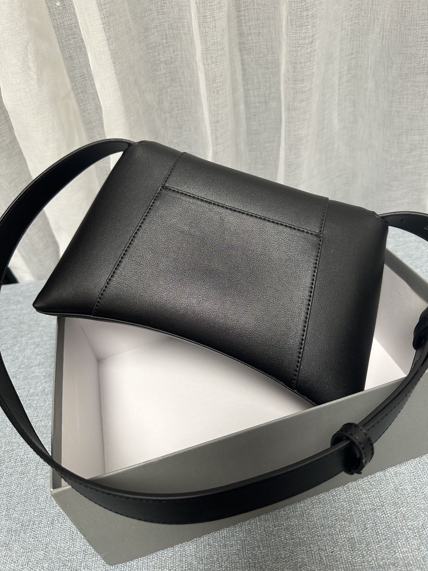 Balenciaga Luxury Designer Handbag Shoulder Bag in fine calfskin 4