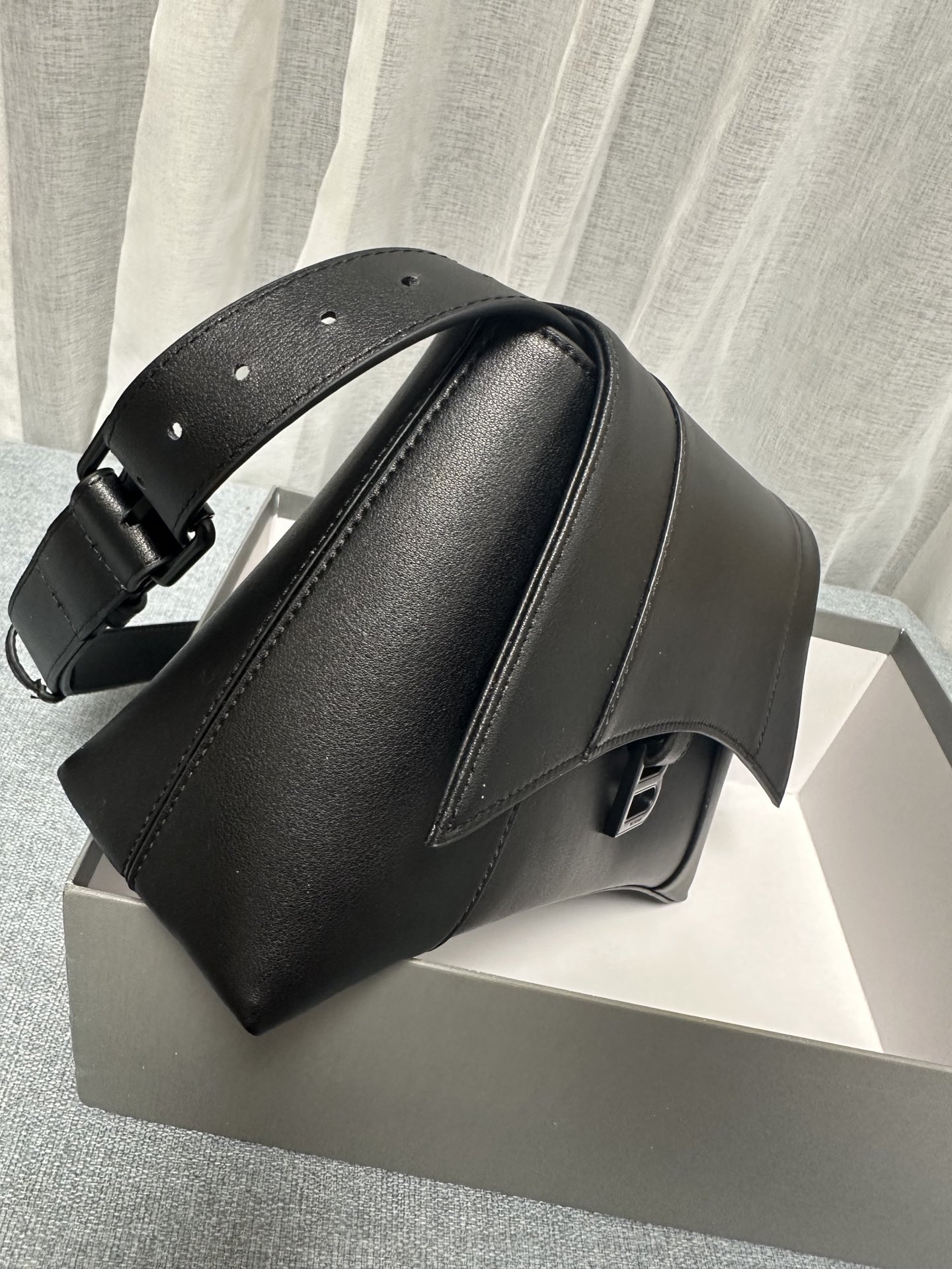 Balenciaga Luxury Designer Handbag Shoulder Bag in fine calfskin 3